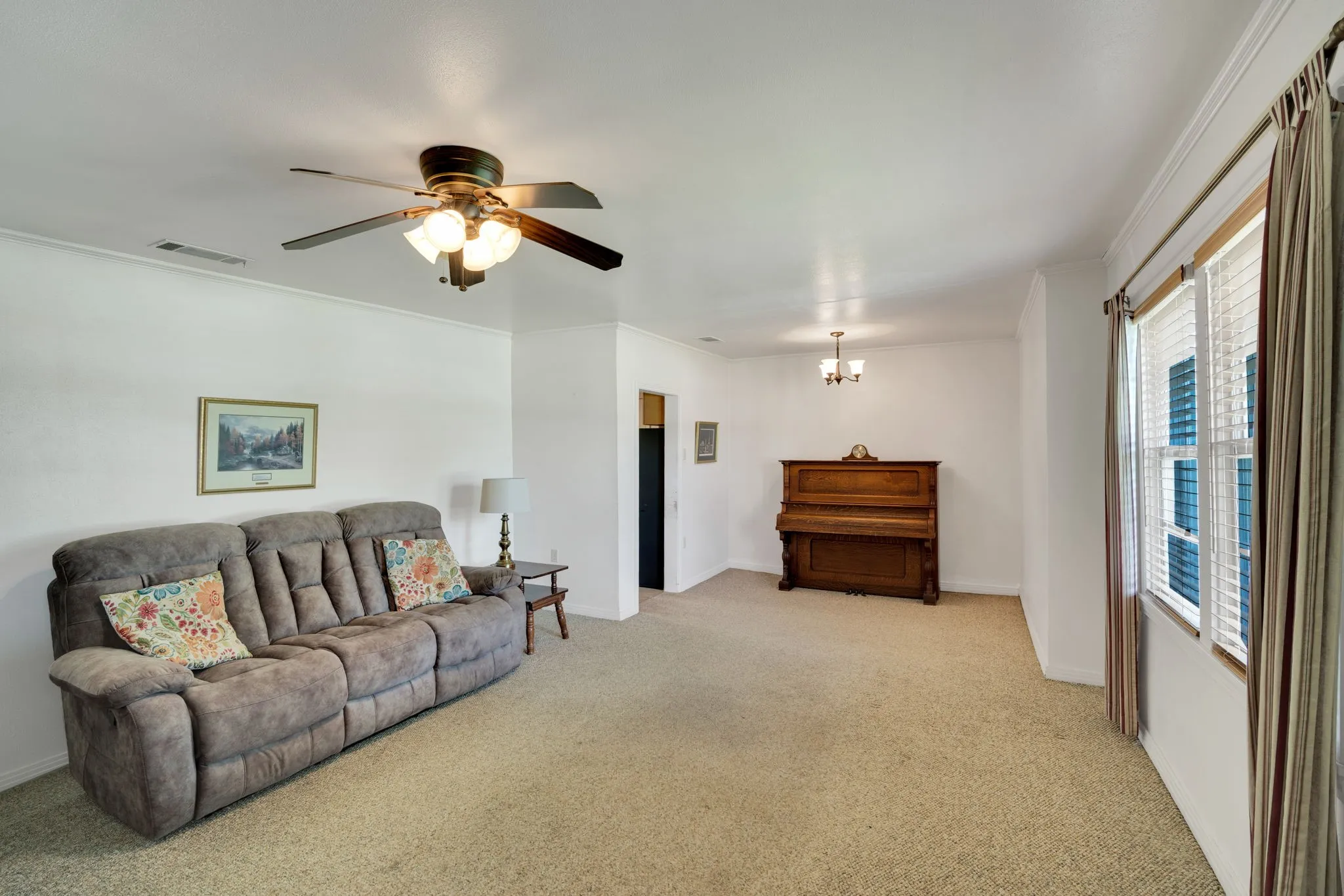 Single Family Residence For Sale in Hill County , 508 E Henderson Street, Itasca, Texas 76055, 3 Bedroom, 2 Bathroom, Garage spaces, 1,709 Sqft, built in 1948, mls#21286270, Real Estate Agent in Itasca, Homes For Sale in Hill county, Homes For Sale in Itasca, Realtor in Itasca Texas, Real Estate Brokerage Independent Realty Texas, Luminita Cordes Realtor