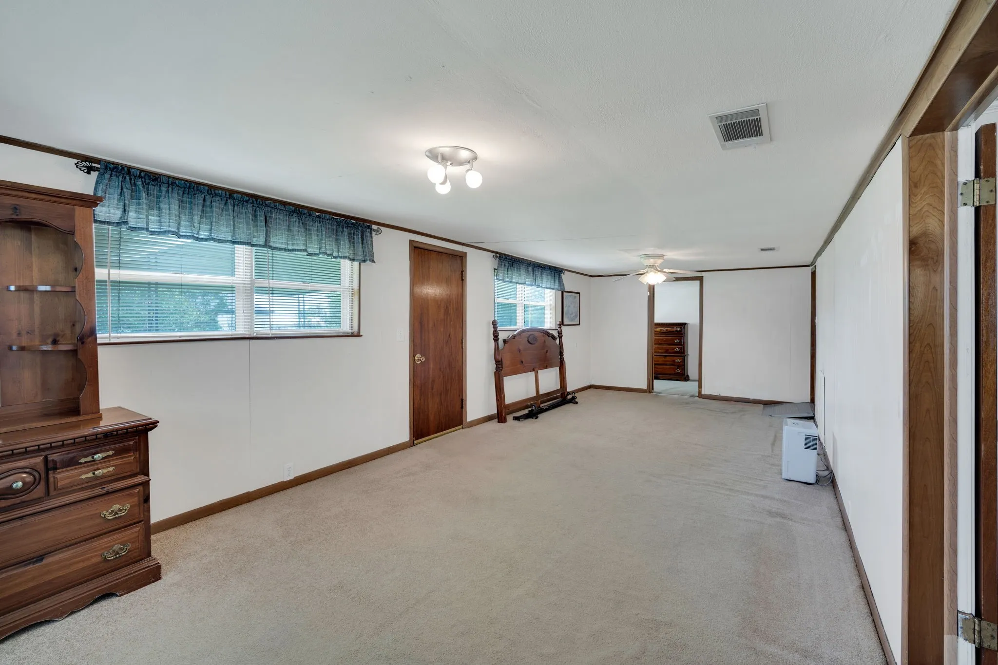 Single Family Residence For Sale in Hill County , 508 E Henderson Street, Itasca, Texas 76055, 3 Bedroom, 2 Bathroom, Garage spaces, 1,709 Sqft, built in 1948, mls#21286270, Real Estate Agent in Itasca, Homes For Sale in Hill county, Homes For Sale in Itasca, Realtor in Itasca Texas, Real Estate Brokerage Independent Realty Texas, Luminita Cordes Realtor