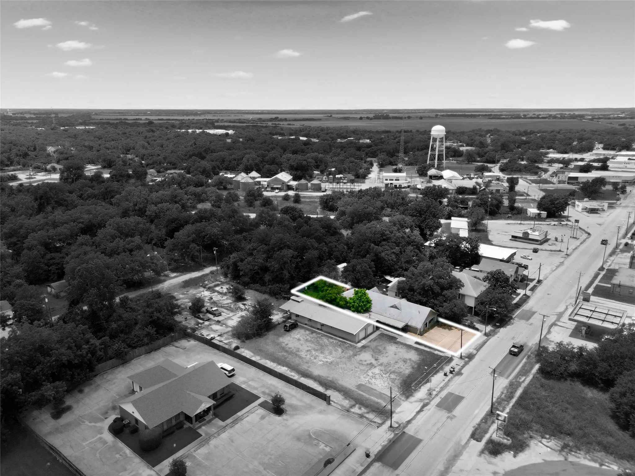 Apartment For Sale in Falls County , 406 Live Oak Street, Marlin, Texas 76661, 2 Bedroom, 0, Garage spaces, 0 Sqft, built in 0, mls#21295316, Real Estate Agent in Marlin, Homes For Sale in Falls county, Homes For Sale in Marlin, Realtor in Marlin Texas, Real Estate Brokerage Independent Realty Texas, Luminita Cordes Realtor