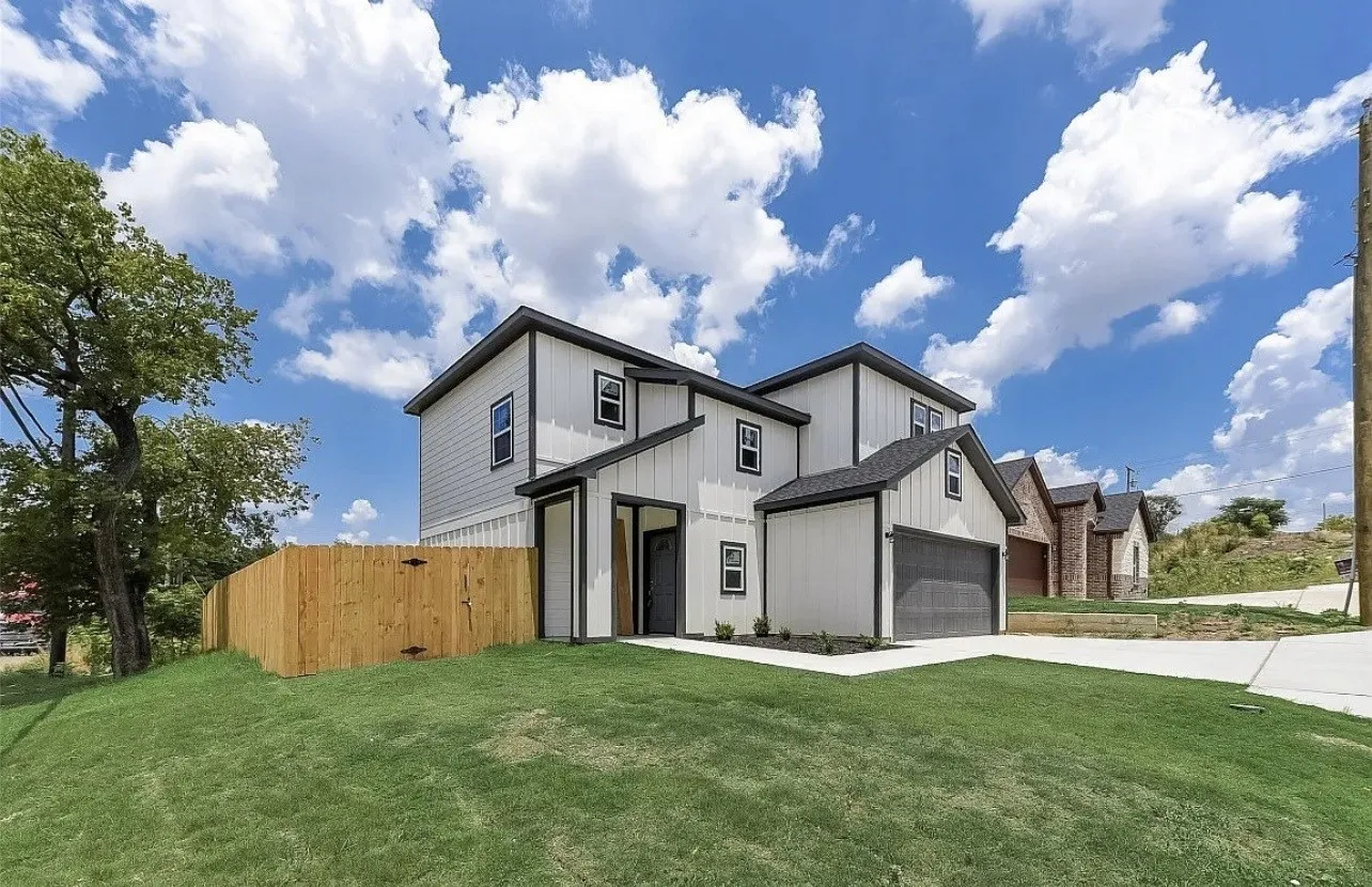 Single Family Residence For Sale in Tarrant County , 1901 Kelly Street, Fort Worth, Texas 76104, 3 Bedroom, 2 Bathroom, 1 Garage spaces, 1,978 Sqft, built in 2022, mls#21295378, Real Estate Agent in Fort Worth, Homes For Sale in Tarrant county, Homes For Sale in Fort Worth, Realtor in Fort Worth Texas, Real Estate Brokerage Independent Realty Texas, Luminita Cordes Realtor