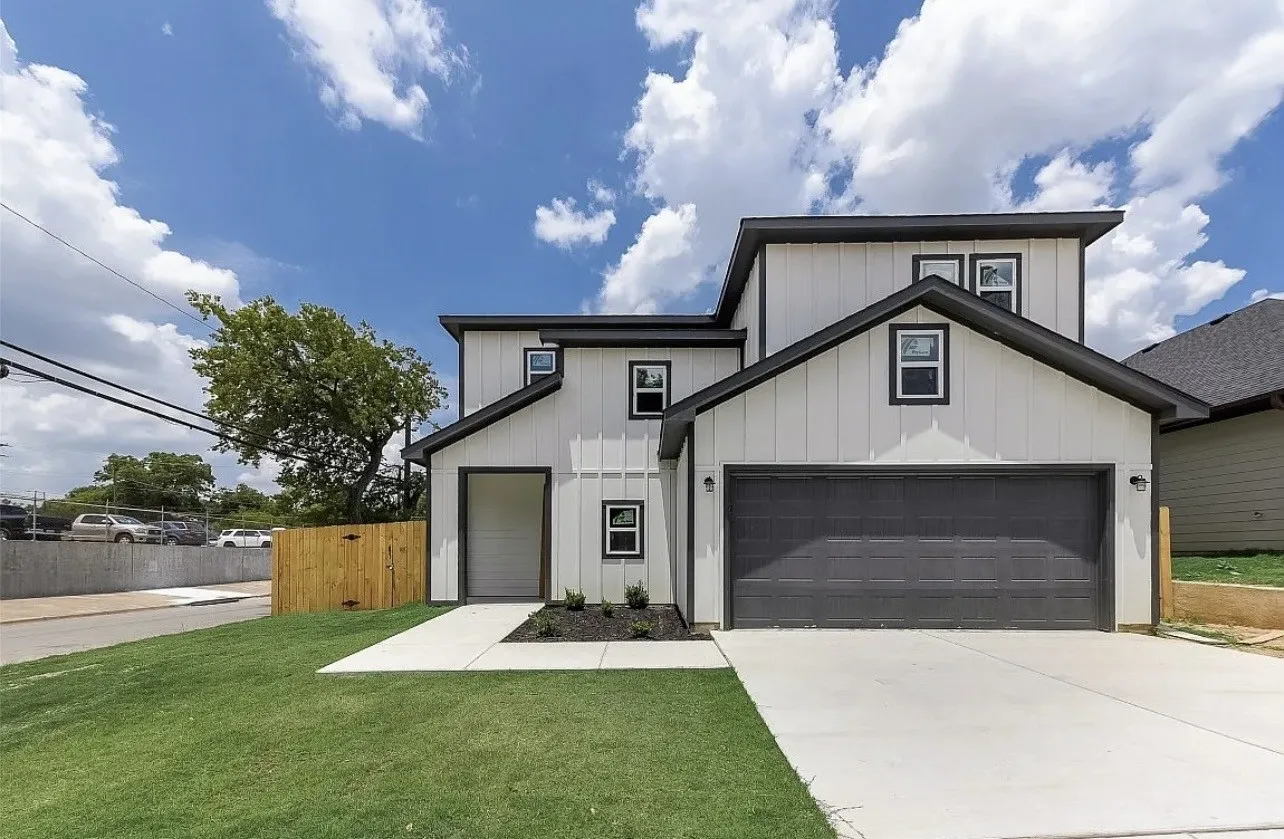 Single Family Residence For Sale in Tarrant County , 1901 Kelly Street, Fort Worth, Texas 76104, 3 Bedroom, 2 Bathroom, 1 Garage spaces, 1,978 Sqft, built in 2022, mls#21295378, Real Estate Agent in Fort Worth, Homes For Sale in Tarrant county, Homes For Sale in Fort Worth, Realtor in Fort Worth Texas, Real Estate Brokerage Independent Realty Texas, Luminita Cordes Realtor