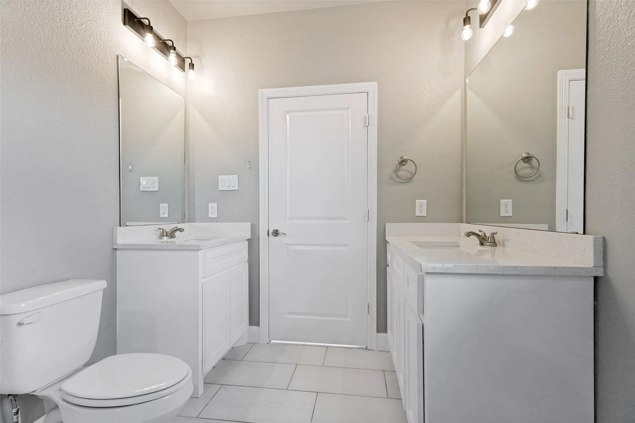 Single Family Residence For Sale in Tarrant County , 1901 Kelly Street, Fort Worth, Texas 76104, 3 Bedroom, 2 Bathroom, 1 Garage spaces, 1,978 Sqft, built in 2022, mls#21295378, Real Estate Agent in Fort Worth, Homes For Sale in Tarrant county, Homes For Sale in Fort Worth, Realtor in Fort Worth Texas, Real Estate Brokerage Independent Realty Texas, Luminita Cordes Realtor