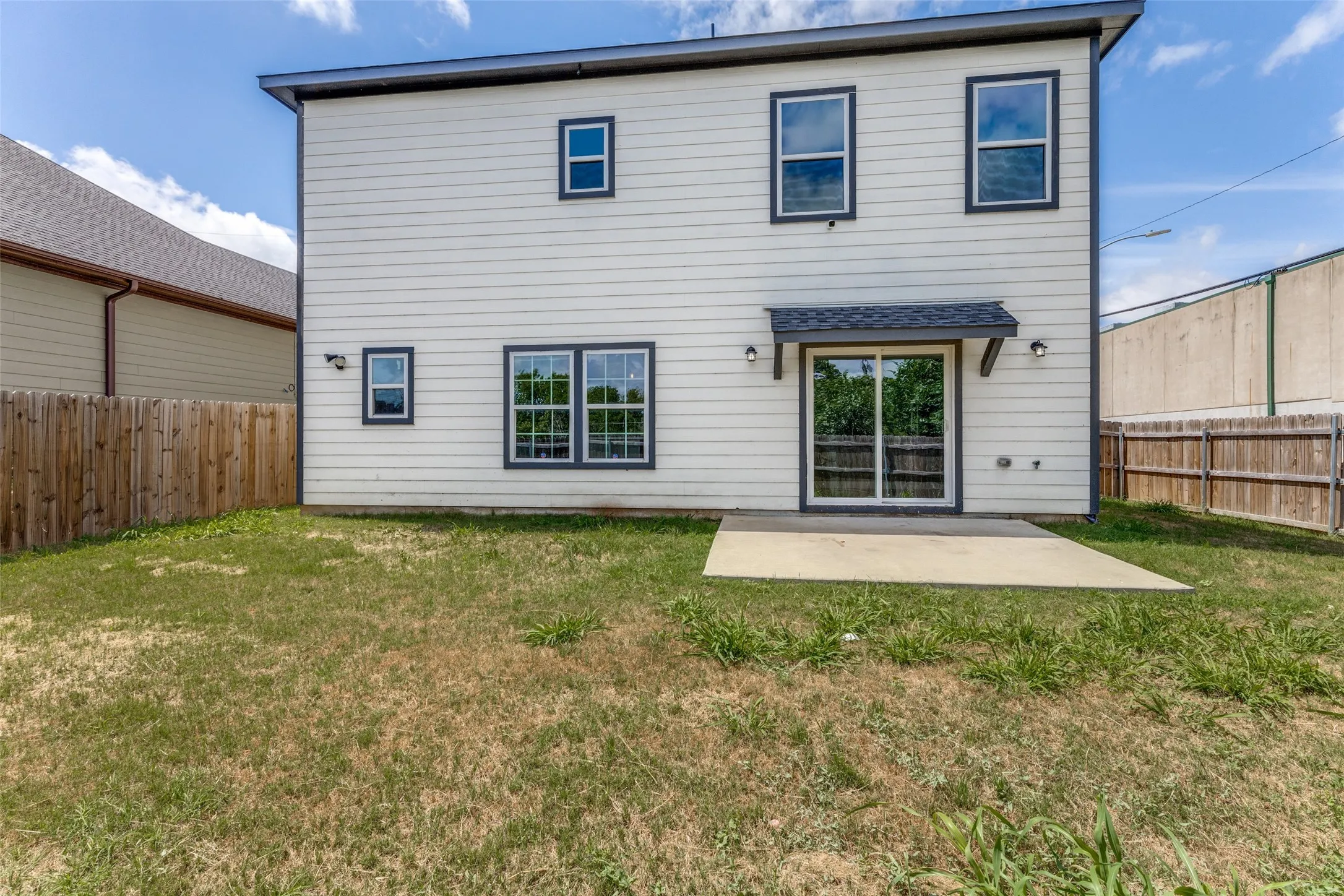 Single Family Residence For Sale in Tarrant County , 1901 Kelly Street, Fort Worth, Texas 76104, 3 Bedroom, 2 Bathroom, 1 Garage spaces, 1,978 Sqft, built in 2022, mls#21295378, Real Estate Agent in Fort Worth, Homes For Sale in Tarrant county, Homes For Sale in Fort Worth, Realtor in Fort Worth Texas, Real Estate Brokerage Independent Realty Texas, Luminita Cordes Realtor