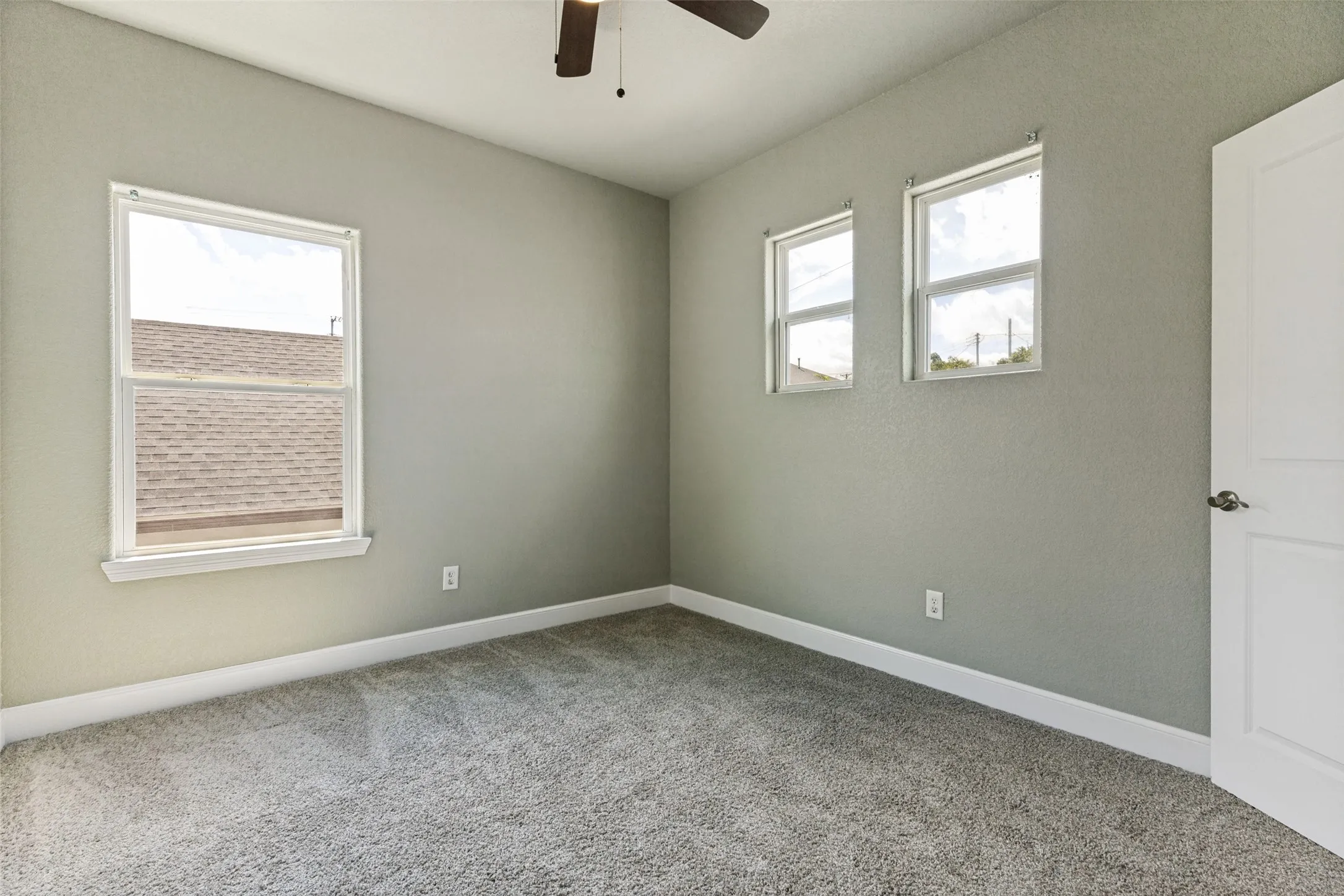 Single Family Residence For Sale in Tarrant County , 1901 Kelly Street, Fort Worth, Texas 76104, 3 Bedroom, 2 Bathroom, 1 Garage spaces, 1,978 Sqft, built in 2022, mls#21295378, Real Estate Agent in Fort Worth, Homes For Sale in Tarrant county, Homes For Sale in Fort Worth, Realtor in Fort Worth Texas, Real Estate Brokerage Independent Realty Texas, Luminita Cordes Realtor