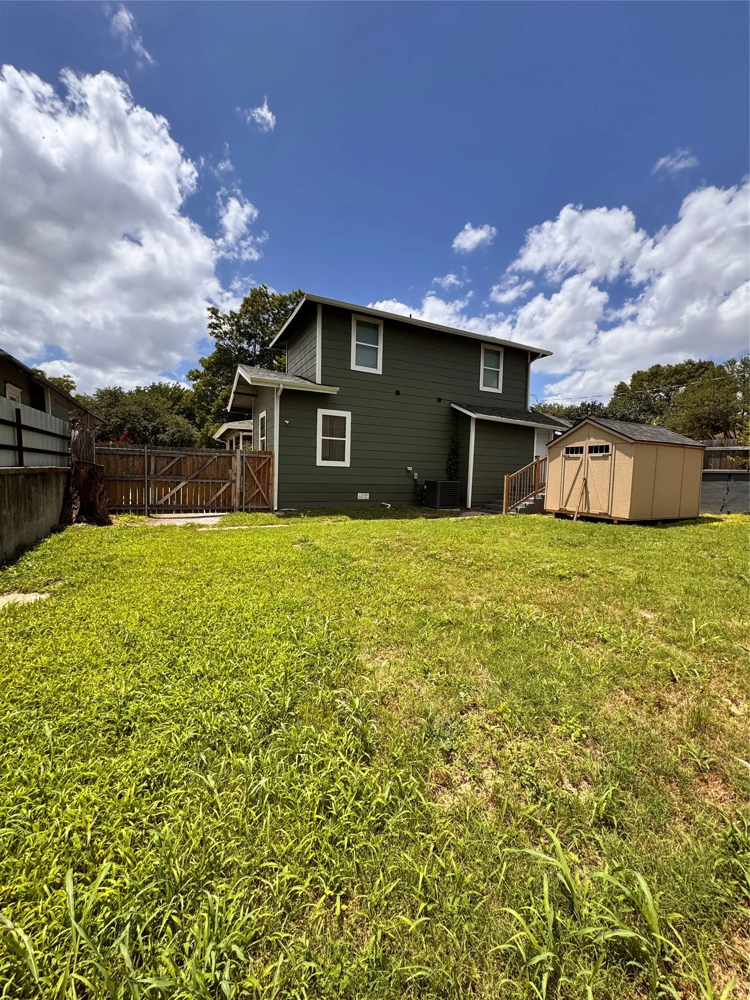 Single Family Residence For Rent in Tarrant County , 2005 May Street, Fort Worth, Texas 76110, 4 Bedroom, 3 Bathroom, Garage spaces, 1,509 Sqft, built in 1929, mls#21288758, Real Estate Agent in Fort Worth, Homes For Rent in Tarrant county, Homes For Rent in Fort Worth, Realtor in Fort Worth Texas, Real Estate Brokerage Independent Realty Texas, Luminita Cordes Realtor