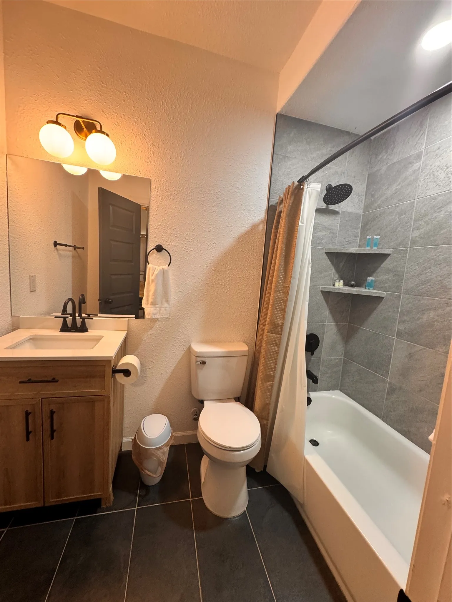 Single Family Residence For Rent in Tarrant County , 2005 May Street, Fort Worth, Texas 76110, 4 Bedroom, 3 Bathroom, Garage spaces, 1,509 Sqft, built in 1929, mls#21288758, Real Estate Agent in Fort Worth, Homes For Rent in Tarrant county, Homes For Rent in Fort Worth, Realtor in Fort Worth Texas, Real Estate Brokerage Independent Realty Texas, Luminita Cordes Realtor