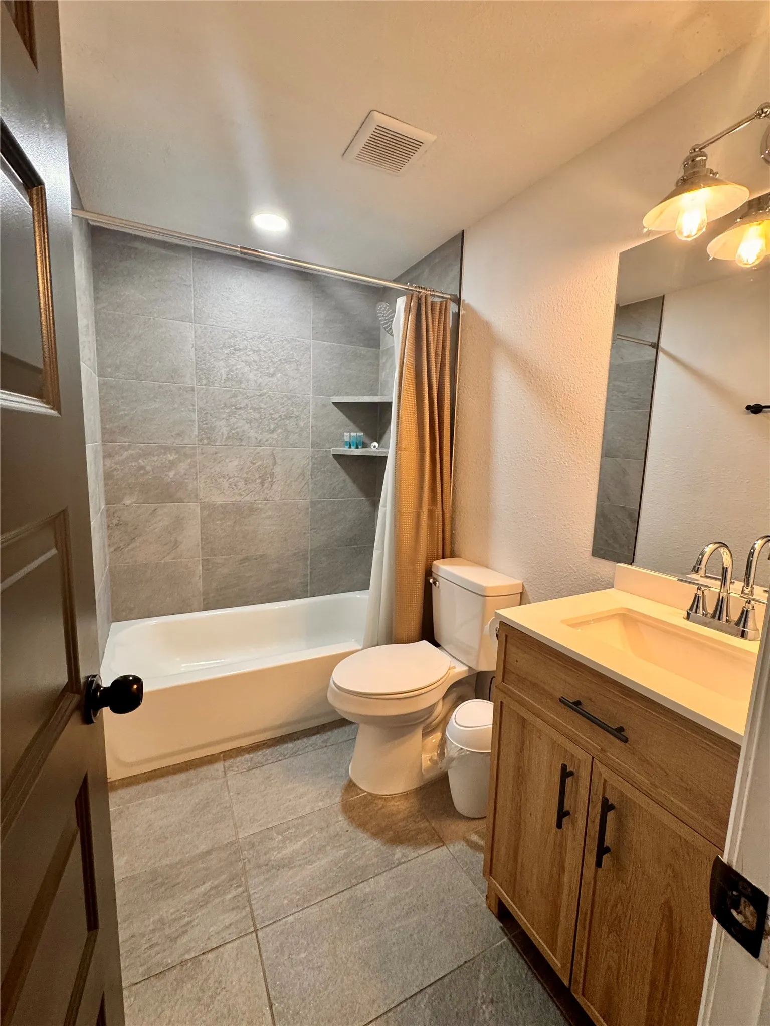 Single Family Residence For Rent in Tarrant County , 2005 May Street, Fort Worth, Texas 76110, 4 Bedroom, 3 Bathroom, Garage spaces, 1,509 Sqft, built in 1929, mls#21288758, Real Estate Agent in Fort Worth, Homes For Rent in Tarrant county, Homes For Rent in Fort Worth, Realtor in Fort Worth Texas, Real Estate Brokerage Independent Realty Texas, Luminita Cordes Realtor