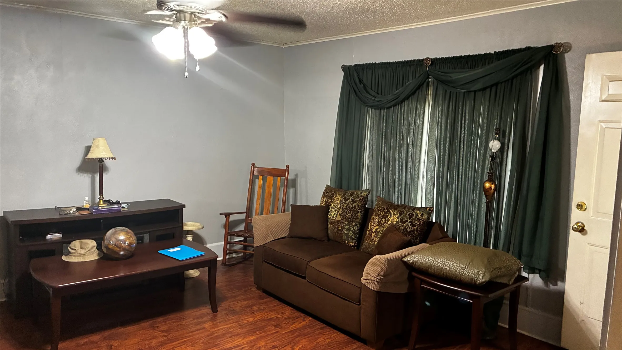 Single Family Residence For Sale in Dallas County , 1018 E Woodin Boulevard, Dallas, Texas 75216, 2 Bedrooms, 1 Bathroom, Garage spaces, 1,008 Sqft, built in 1936, Price $160,000, mls#21295396, Real Estate Agent in Dallas, Homes For Sale in Dallas county, Homes For Sale in Dallas, Realtor in Dallas Texas, Real Estate Brokerage Independent Realty Texas, Luminita Cordes Realtor