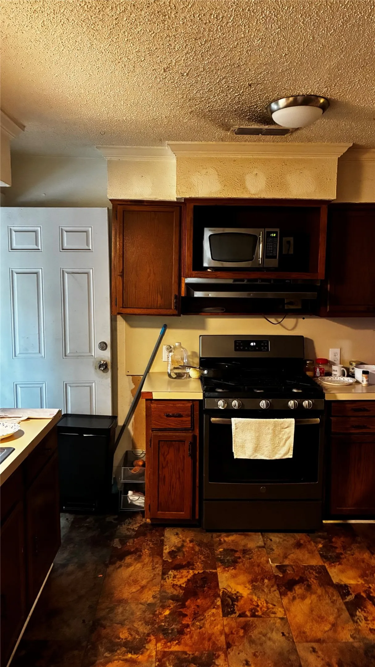 Single Family Residence For Sale in Dallas County , 1018 E Woodin Boulevard, Dallas, Texas 75216, 2 Bedrooms, 1 Bathroom, Garage spaces, 1,008 Sqft, built in 1936, Price $160,000, mls#21295396, Real Estate Agent in Dallas, Homes For Sale in Dallas county, Homes For Sale in Dallas, Realtor in Dallas Texas, Real Estate Brokerage Independent Realty Texas, Luminita Cordes Realtor