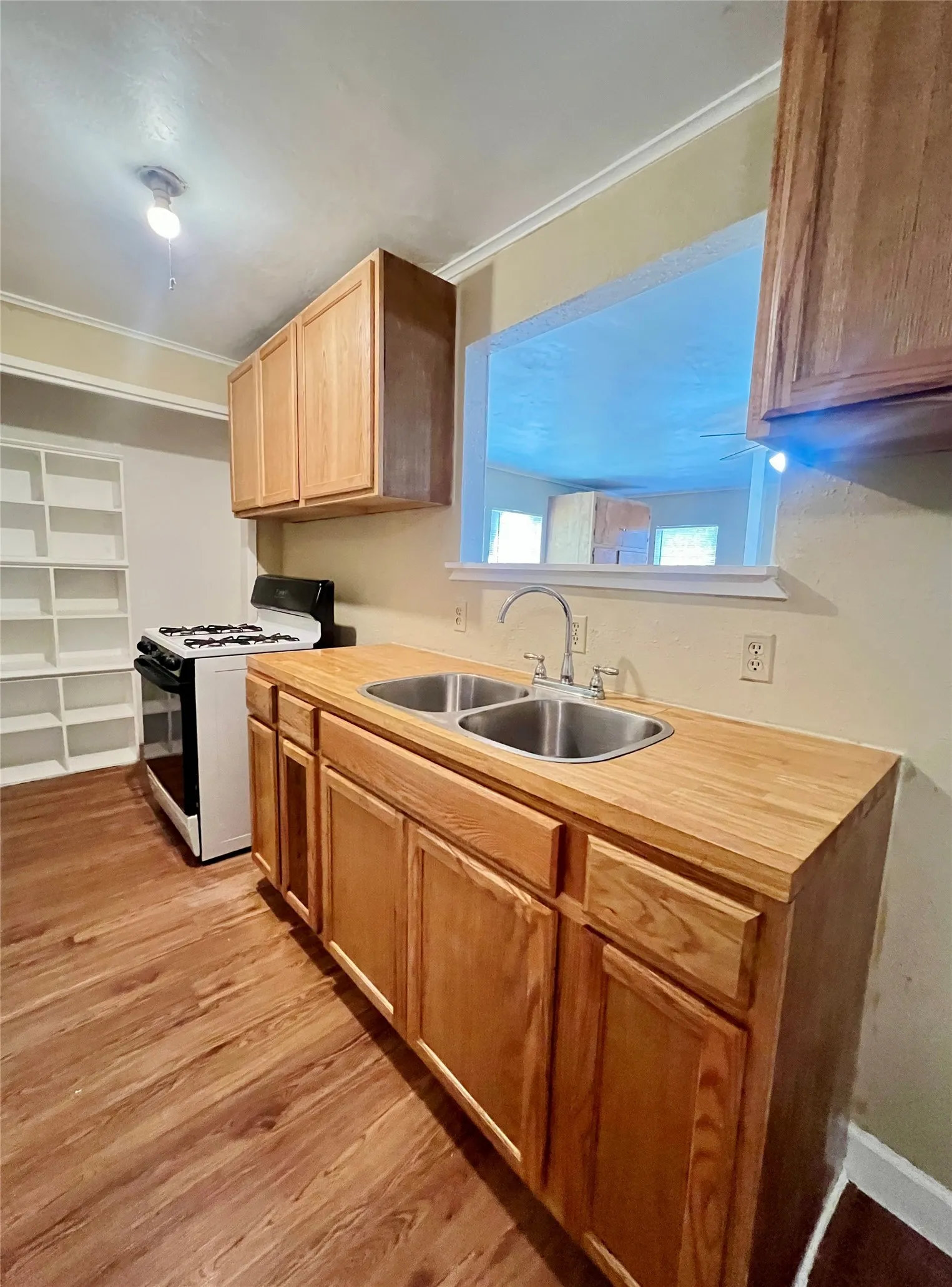 Apartment For Rent in Denton County , 315 Normal Street C, Denton, Texas 76201, 1 Bedroom, 1 Bathroom, Garage spaces, 504 Sqft, built in 1925, Price $1,000, mls#21295256, Real Estate Agent in Denton, Homes For Rent in Denton county, Homes For Rent in Denton, Realtor in Denton Texas, Real Estate Brokerage Independent Realty Texas, Luminita Cordes Realtor