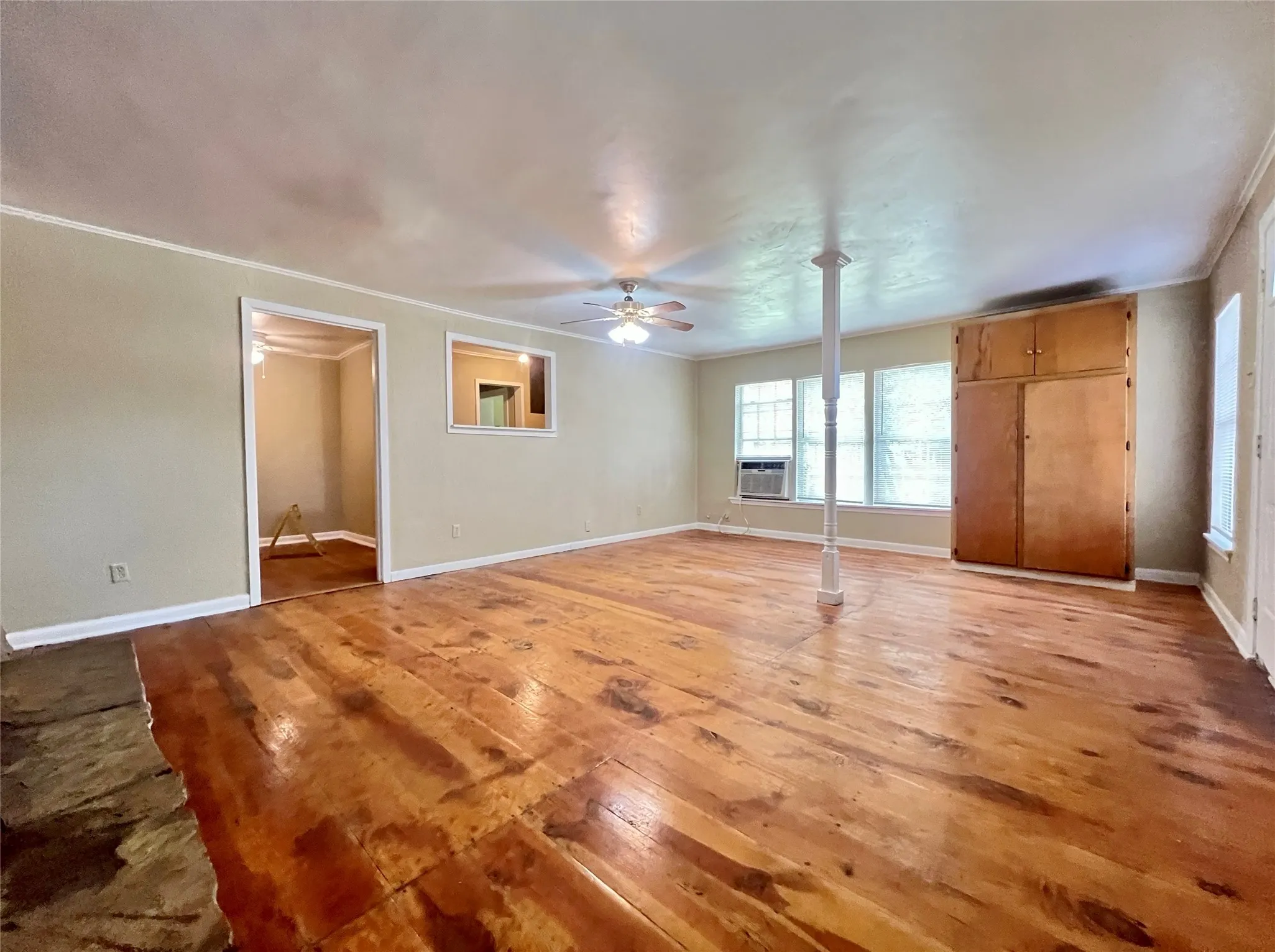 Apartment For Rent in Denton County , 315 Normal Street C, Denton, Texas 76201, 1 Bedroom, 1 Bathroom, Garage spaces, 504 Sqft, built in 1925, Price $1,000, mls#21295256, Real Estate Agent in Denton, Homes For Rent in Denton county, Homes For Rent in Denton, Realtor in Denton Texas, Real Estate Brokerage Independent Realty Texas, Luminita Cordes Realtor