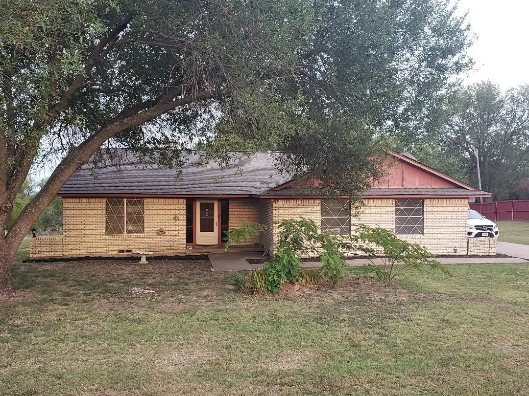 Single Family Residence For Rent in Collin County , 4330 FM 75 Road, Princeton, Texas 75407, 4 Bedroom, 2 Bathroom, 2 Garage spaces, 1,832 Sqft, built in 1965, mls#21295437, Real Estate Agent in Princeton, Homes For Rent in Collin county, Homes For Rent in Princeton, Realtor in Princeton Texas, Real Estate Brokerage Independent Realty Texas, Luminita Cordes Realtor