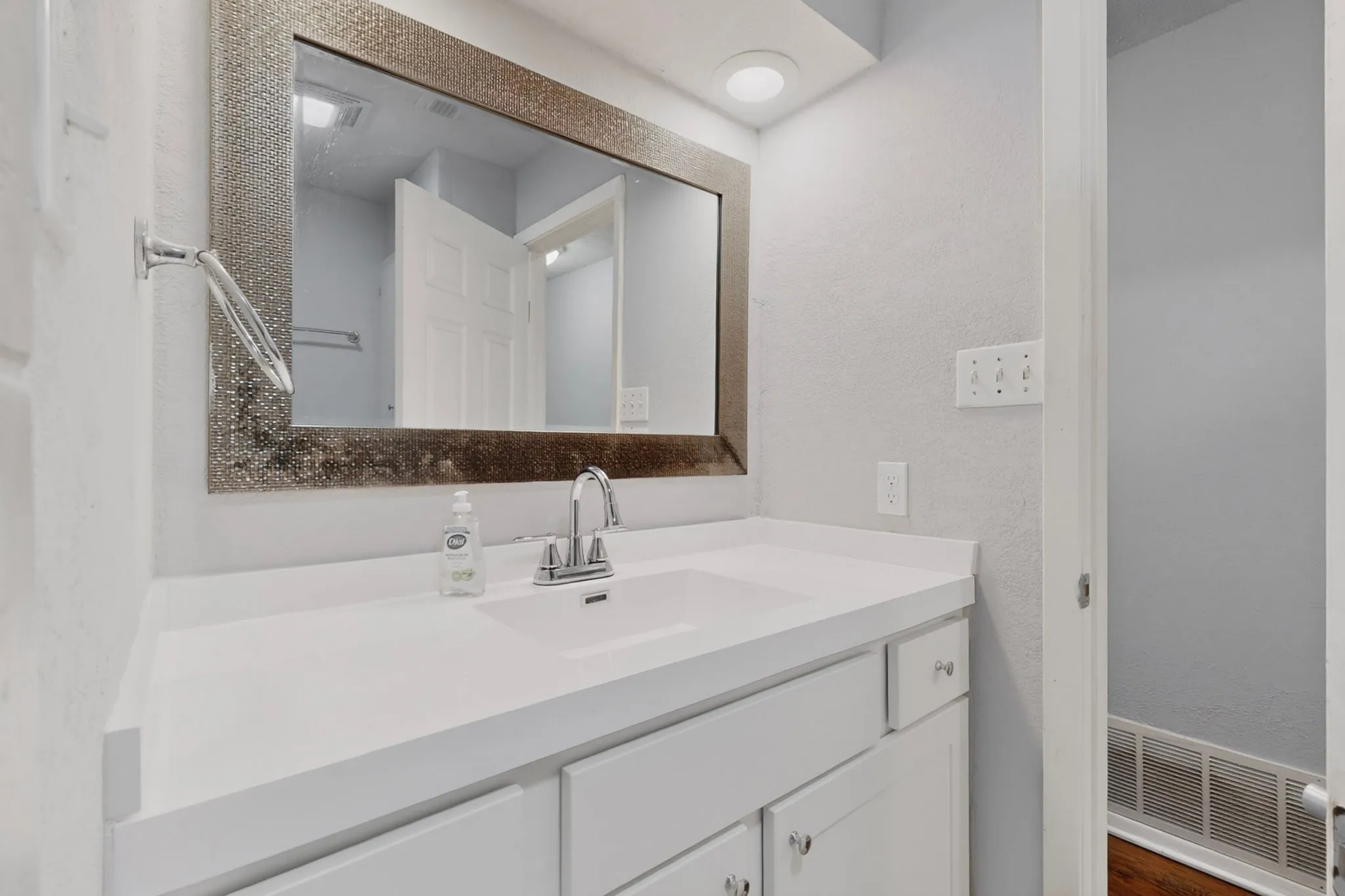Single Family Residence For Rent in Collin County , 4330 FM 75 Road, Princeton, Texas 75407, 4 Bedroom, 2 Bathroom, 2 Garage spaces, 1,832 Sqft, built in 1965, mls#21295437, Real Estate Agent in Princeton, Homes For Rent in Collin county, Homes For Rent in Princeton, Realtor in Princeton Texas, Real Estate Brokerage Independent Realty Texas, Luminita Cordes Realtor
