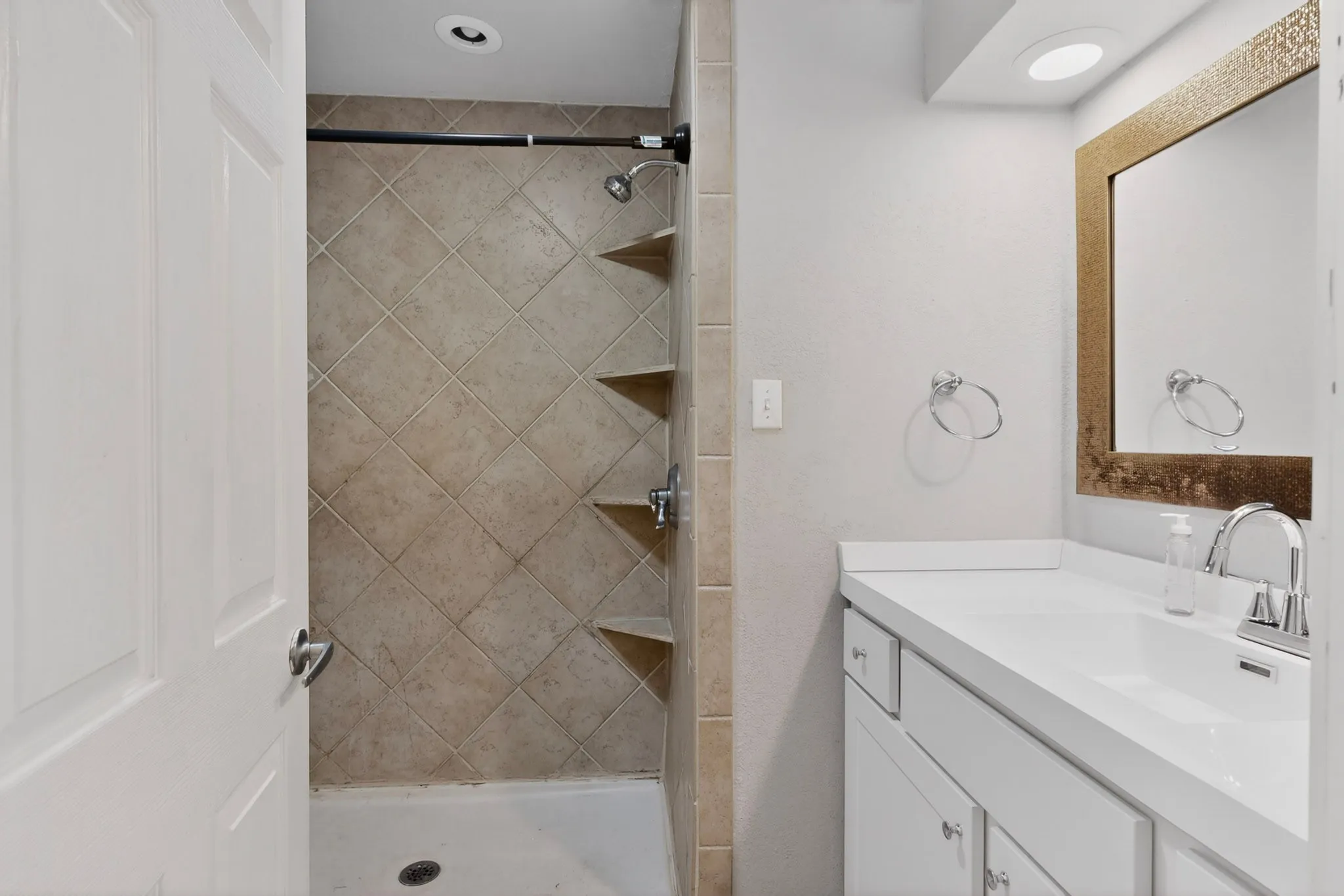 Single Family Residence For Rent in Collin County , 4330 FM 75 Road, Princeton, Texas 75407, 4 Bedroom, 2 Bathroom, 2 Garage spaces, 1,832 Sqft, built in 1965, mls#21295437, Real Estate Agent in Princeton, Homes For Rent in Collin county, Homes For Rent in Princeton, Realtor in Princeton Texas, Real Estate Brokerage Independent Realty Texas, Luminita Cordes Realtor