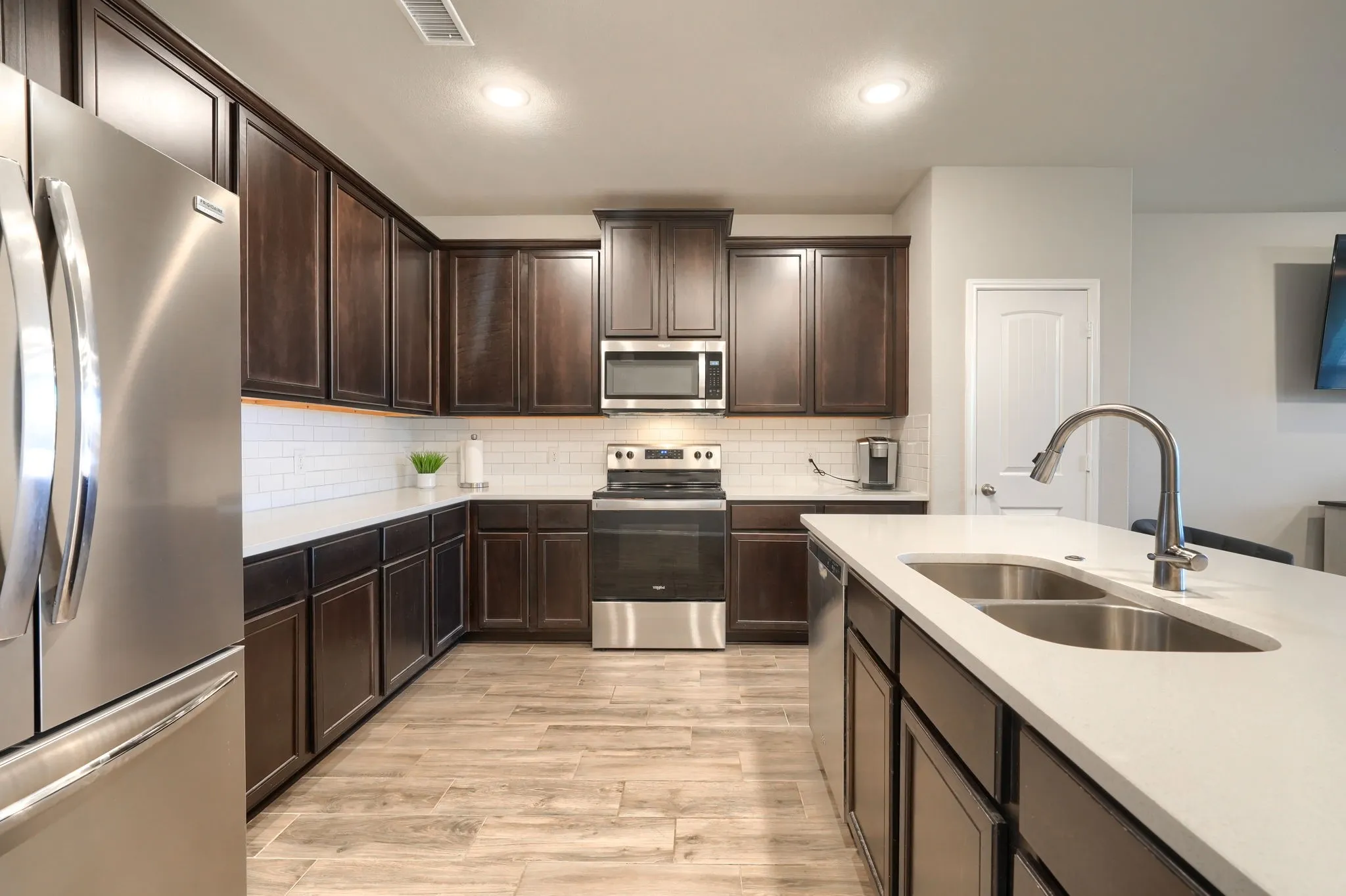 Single Family Residence For Sale in Kaufman County , 3805 S Courtney Court, Heartland, Texas 75126, 4 Bedroom, 3 Bathroom, 2 Garage spaces, 2,629 Sqft, built in 2021, mls#21295122, Real Estate Agent in Heartland, Homes For Sale in Kaufman county, Homes For Sale in Heartland, Realtor in Heartland Texas, Real Estate Brokerage Independent Realty Texas, Luminita Cordes Realtor