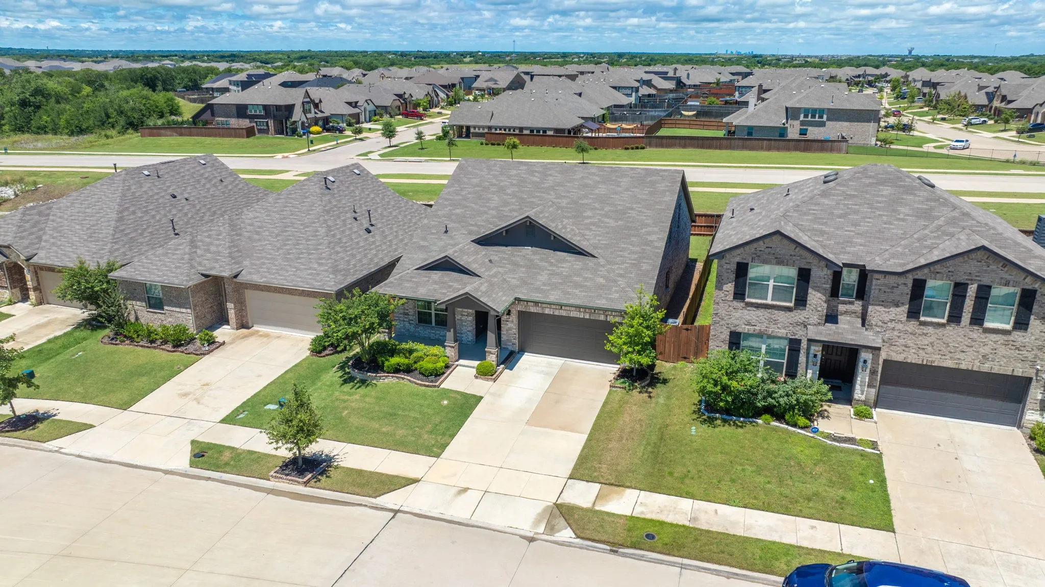 Single Family Residence For Sale in Kaufman County , 3805 S Courtney Court, Heartland, Texas 75126, 4 Bedroom, 3 Bathroom, 2 Garage spaces, 2,629 Sqft, built in 2021, mls#21295122, Real Estate Agent in Heartland, Homes For Sale in Kaufman county, Homes For Sale in Heartland, Realtor in Heartland Texas, Real Estate Brokerage Independent Realty Texas, Luminita Cordes Realtor