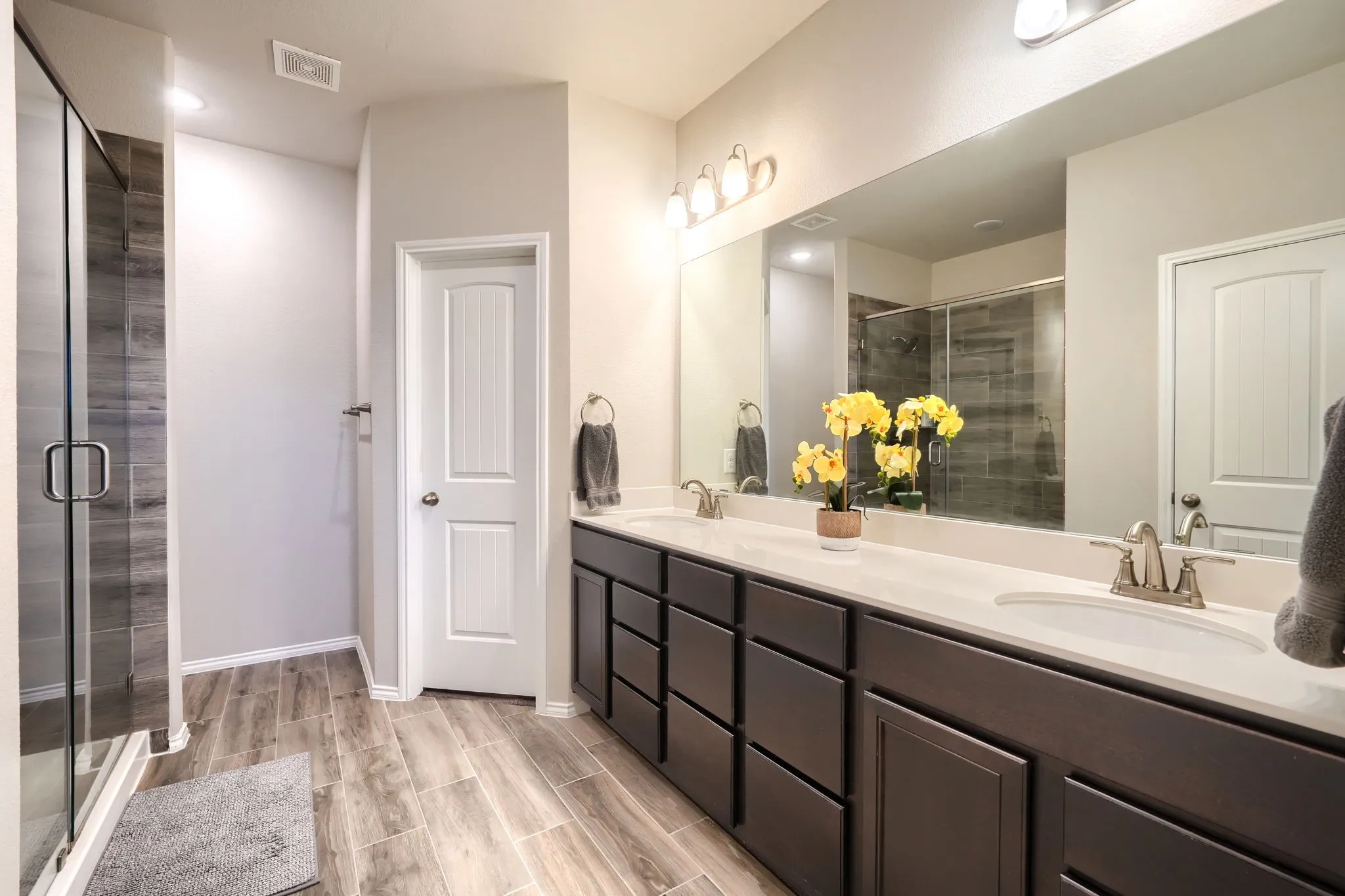 Single Family Residence For Sale in Kaufman County , 3805 S Courtney Court, Heartland, Texas 75126, 4 Bedroom, 3 Bathroom, 2 Garage spaces, 2,629 Sqft, built in 2021, mls#21295122, Real Estate Agent in Heartland, Homes For Sale in Kaufman county, Homes For Sale in Heartland, Realtor in Heartland Texas, Real Estate Brokerage Independent Realty Texas, Luminita Cordes Realtor