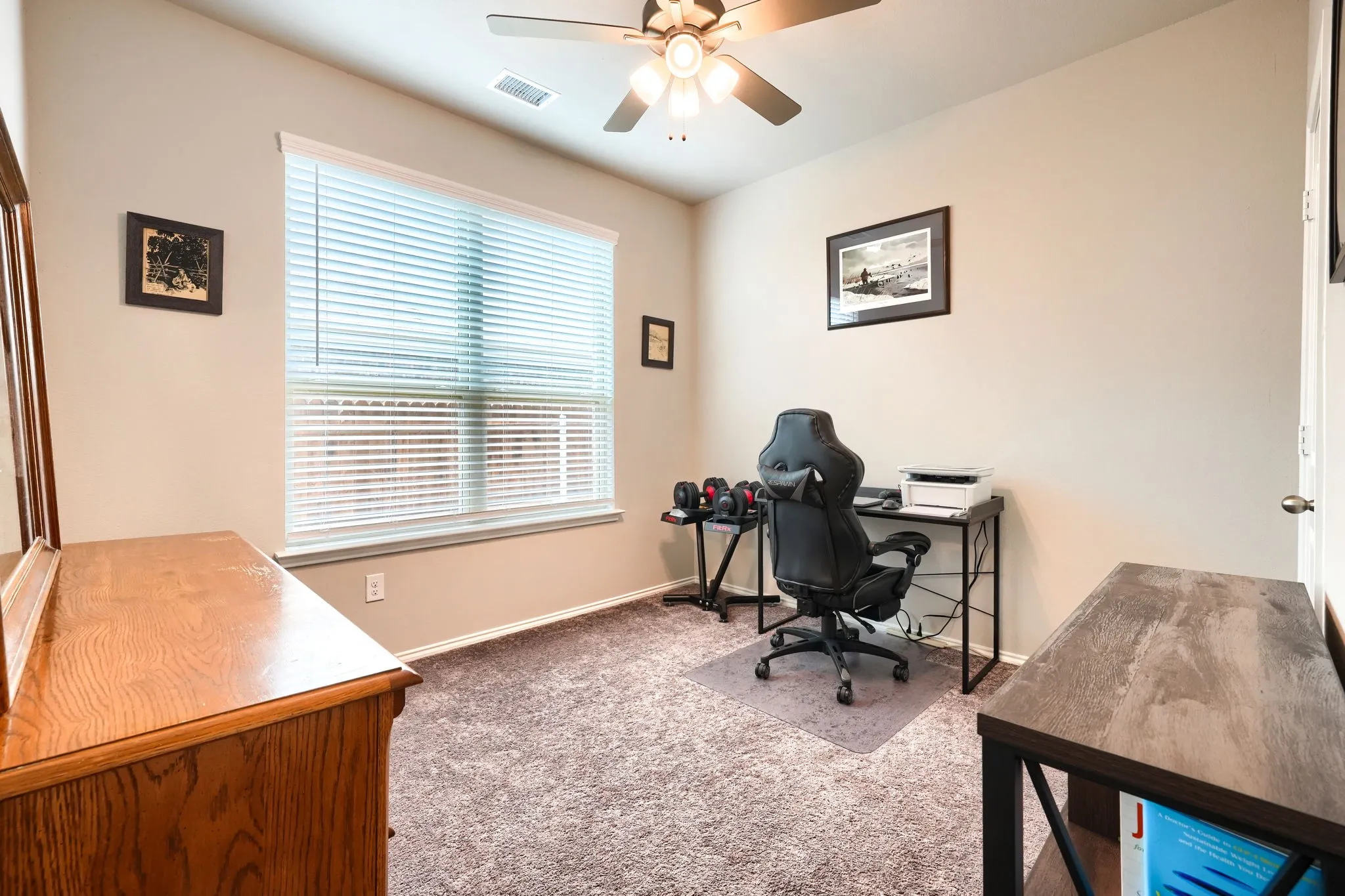 Single Family Residence For Sale in Kaufman County , 3805 S Courtney Court, Heartland, Texas 75126, 4 Bedroom, 3 Bathroom, 2 Garage spaces, 2,629 Sqft, built in 2021, mls#21295122, Real Estate Agent in Heartland, Homes For Sale in Kaufman county, Homes For Sale in Heartland, Realtor in Heartland Texas, Real Estate Brokerage Independent Realty Texas, Luminita Cordes Realtor