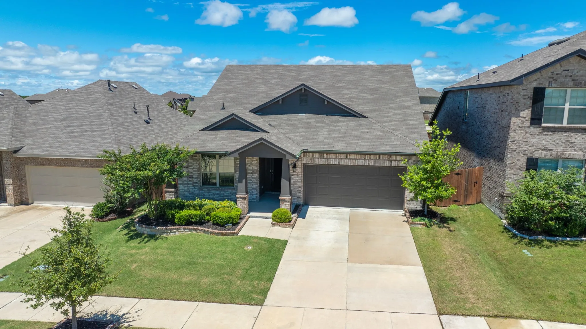 Single Family Residence For Sale in Kaufman County , 3805 S Courtney Court, Heartland, Texas 75126, 4 Bedroom, 3 Bathroom, 2 Garage spaces, 2,629 Sqft, built in 2021, mls#21295122, Real Estate Agent in Heartland, Homes For Sale in Kaufman county, Homes For Sale in Heartland, Realtor in Heartland Texas, Real Estate Brokerage Independent Realty Texas, Luminita Cordes Realtor