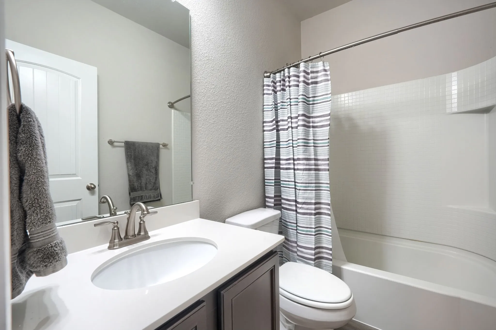 Single Family Residence For Sale in Kaufman County , 3805 S Courtney Court, Heartland, Texas 75126, 4 Bedroom, 3 Bathroom, 2 Garage spaces, 2,629 Sqft, built in 2021, mls#21295122, Real Estate Agent in Heartland, Homes For Sale in Kaufman county, Homes For Sale in Heartland, Realtor in Heartland Texas, Real Estate Brokerage Independent Realty Texas, Luminita Cordes Realtor