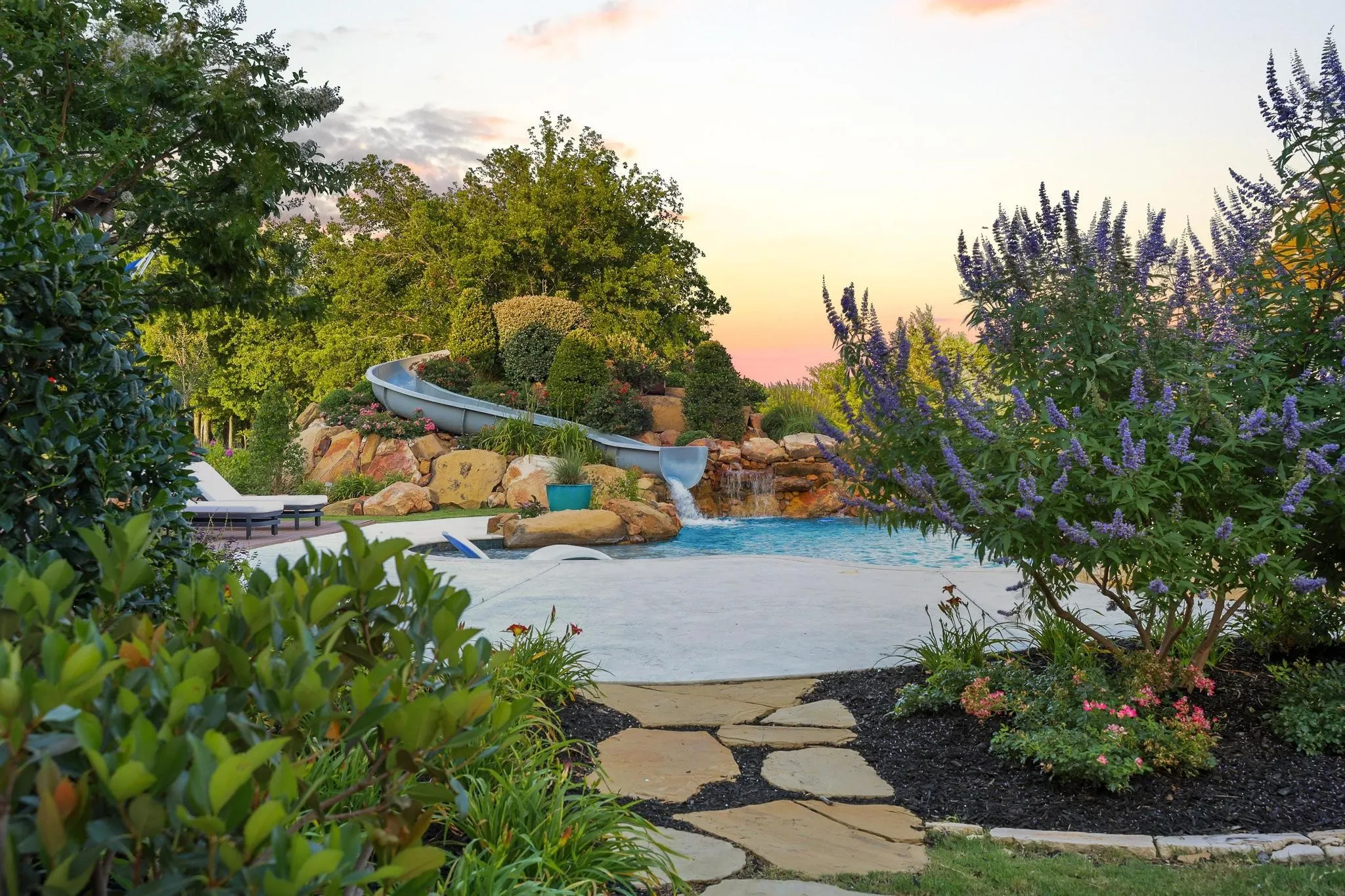 Single Family Residence For Sale in Grayson County , 192 Mc Clain Lane, Pottsboro, Texas 75076, 5 Bedroom, 5 Bathroom, 6 Garage spaces, 6,070 Sqft, built in 2011, mls#21290454, Real Estate Agent in Pottsboro, Homes For Sale in Grayson county, Homes For Sale in Pottsboro, Realtor in Pottsboro Texas, Real Estate Brokerage Independent Realty Texas, Luminita Cordes Realtor