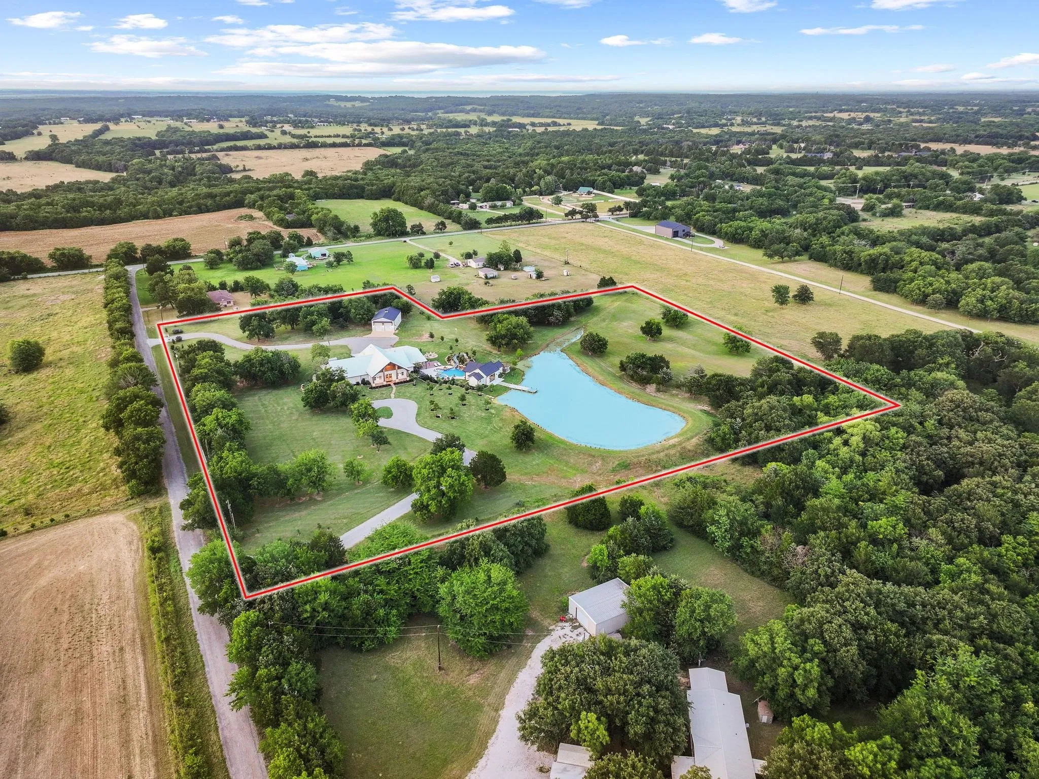 Single Family Residence For Sale in Grayson County , 192 Mc Clain Lane, Pottsboro, Texas 75076, 5 Bedroom, 5 Bathroom, 6 Garage spaces, 6,070 Sqft, built in 2011, mls#21290454, Real Estate Agent in Pottsboro, Homes For Sale in Grayson county, Homes For Sale in Pottsboro, Realtor in Pottsboro Texas, Real Estate Brokerage Independent Realty Texas, Luminita Cordes Realtor