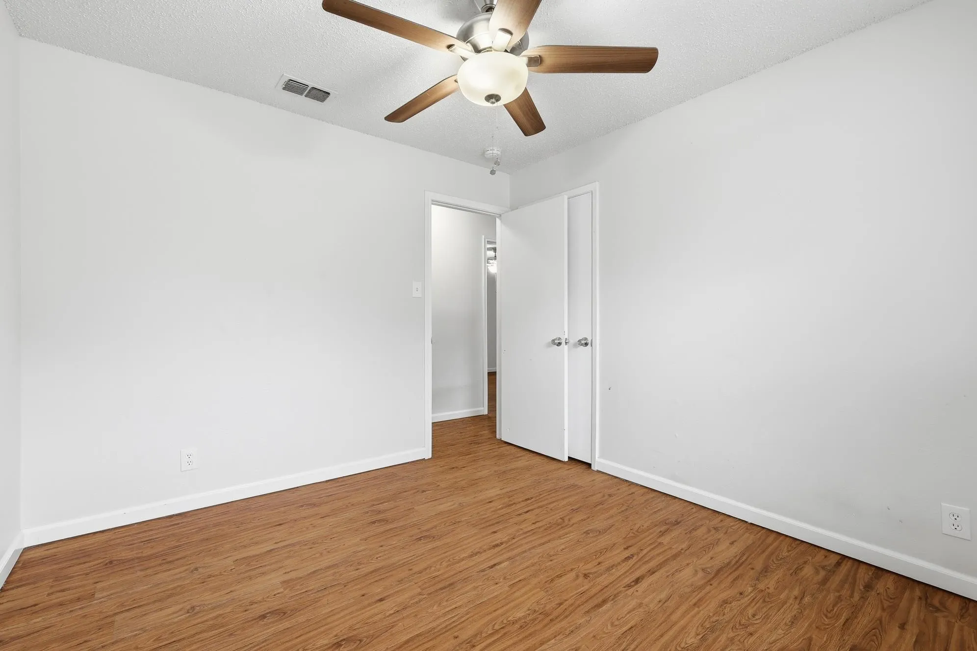 Single Family Residence For Sale in Tarrant County , 6536 Windrock, Watauga, Texas 76148, 3 Bedrooms, 2 Bathrooms, 2 Garage spaces, 1,173 Sqft, built in 1976, Price $274,900, mls#21290663, Real Estate Agent in Watauga, Homes For Sale in Tarrant county, Homes For Sale in Watauga, Realtor in Watauga Texas, Real Estate Brokerage Independent Realty Texas, Luminita Cordes Realtor