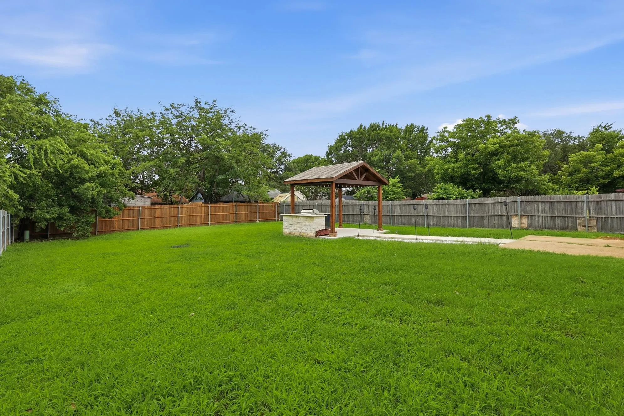 Single Family Residence For Sale in Tarrant County , 6536 Windrock, Watauga, Texas 76148, 3 Bedrooms, 2 Bathrooms, 2 Garage spaces, 1,173 Sqft, built in 1976, Price $274,900, mls#21290663, Real Estate Agent in Watauga, Homes For Sale in Tarrant county, Homes For Sale in Watauga, Realtor in Watauga Texas, Real Estate Brokerage Independent Realty Texas, Luminita Cordes Realtor
