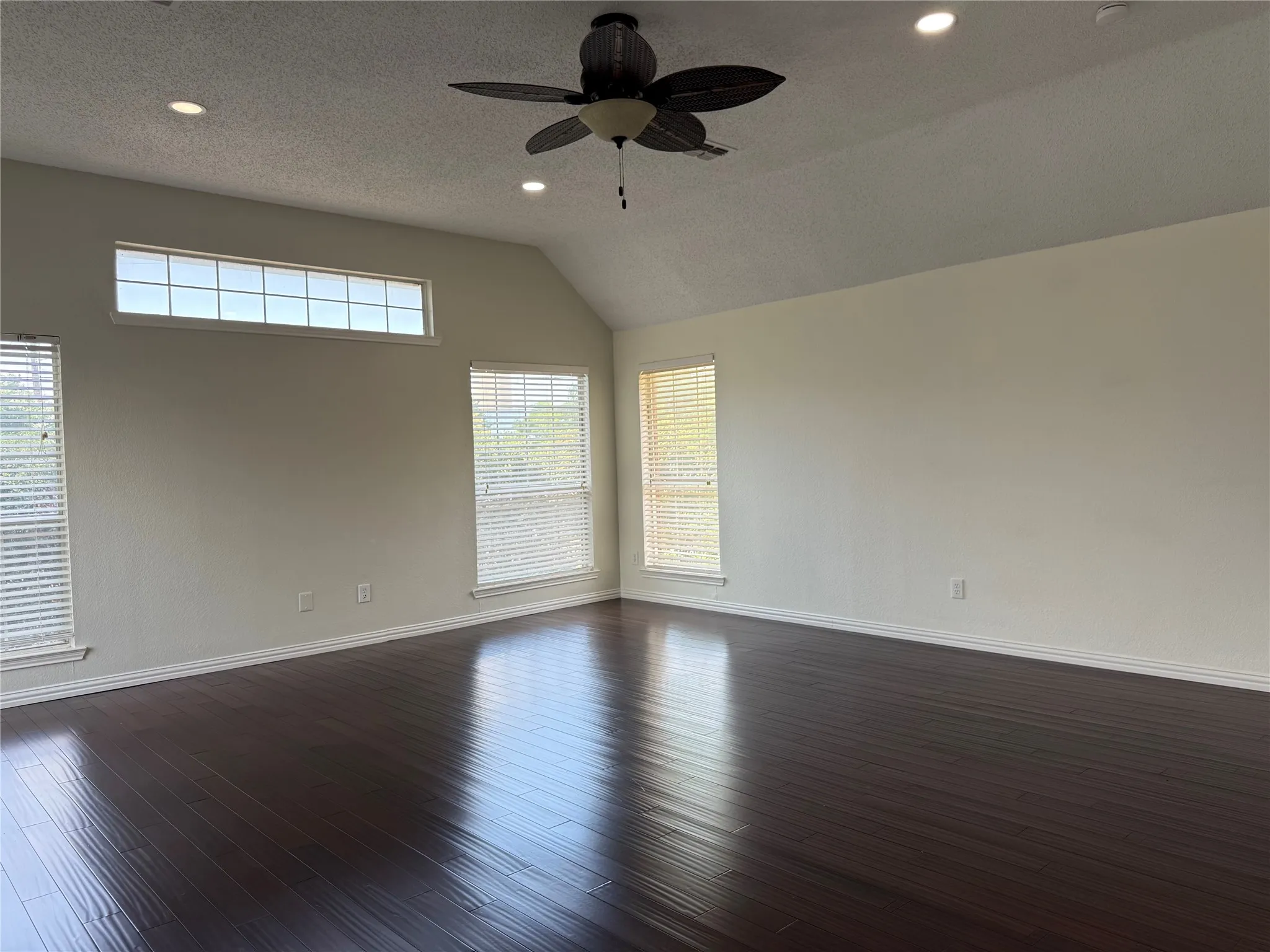 Single Family Residence For Rent in Collin County , 10700 Jackson, Frisco, Texas 75035, 3 Bedroom, 3 Bathroom, 2 Garage spaces, 2,680 Sqft, built in 1994, mls#21289488, Real Estate Agent in Frisco, Homes For Rent in Collin county, Homes For Rent in Frisco, Realtor in Frisco Texas, Real Estate Brokerage Independent Realty Texas, Luminita Cordes Realtor