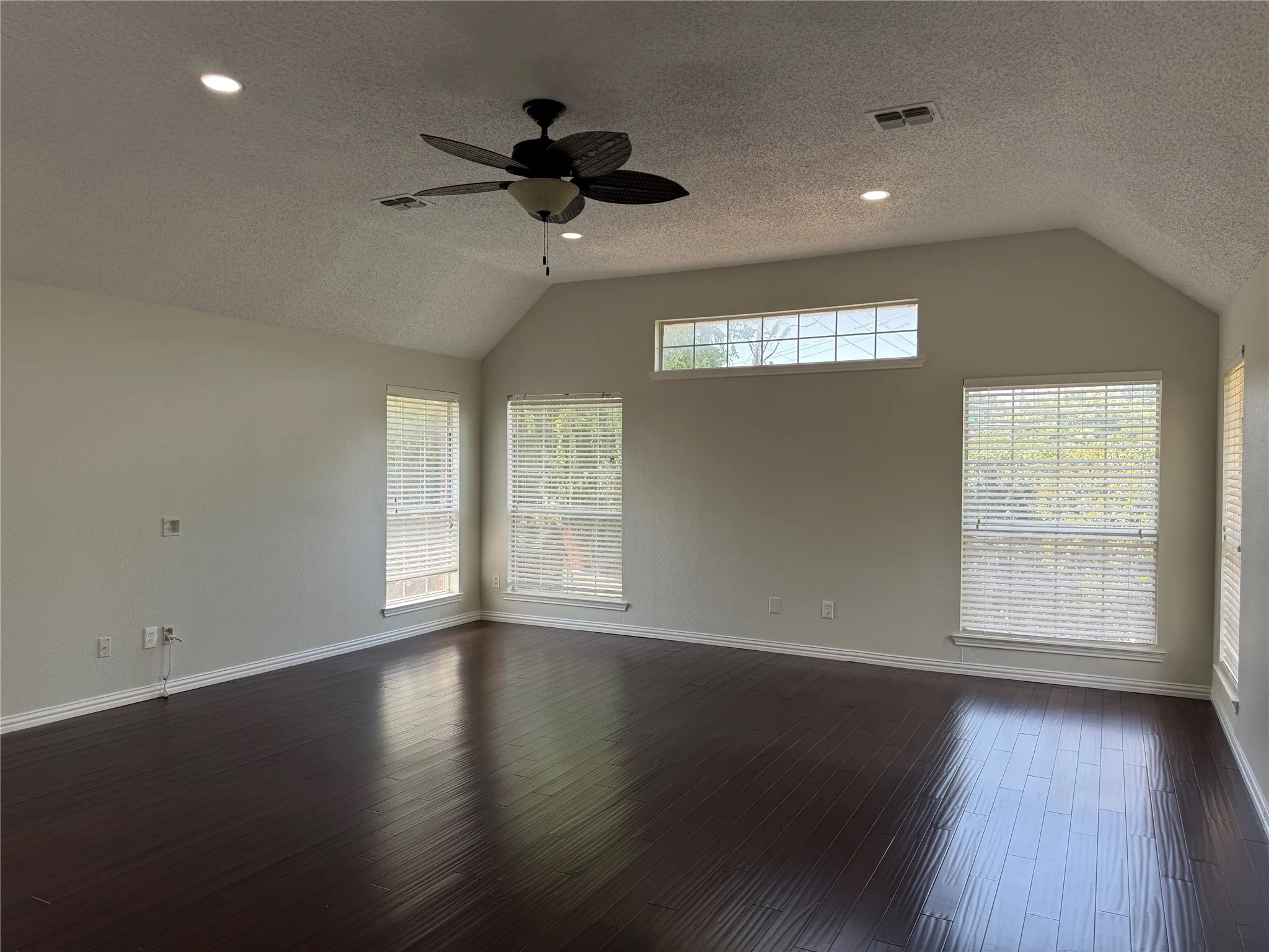 Single Family Residence For Rent in Collin County , 10700 Jackson, Frisco, Texas 75035, 3 Bedroom, 3 Bathroom, 2 Garage spaces, 2,680 Sqft, built in 1994, mls#21289488, Real Estate Agent in Frisco, Homes For Rent in Collin county, Homes For Rent in Frisco, Realtor in Frisco Texas, Real Estate Brokerage Independent Realty Texas, Luminita Cordes Realtor