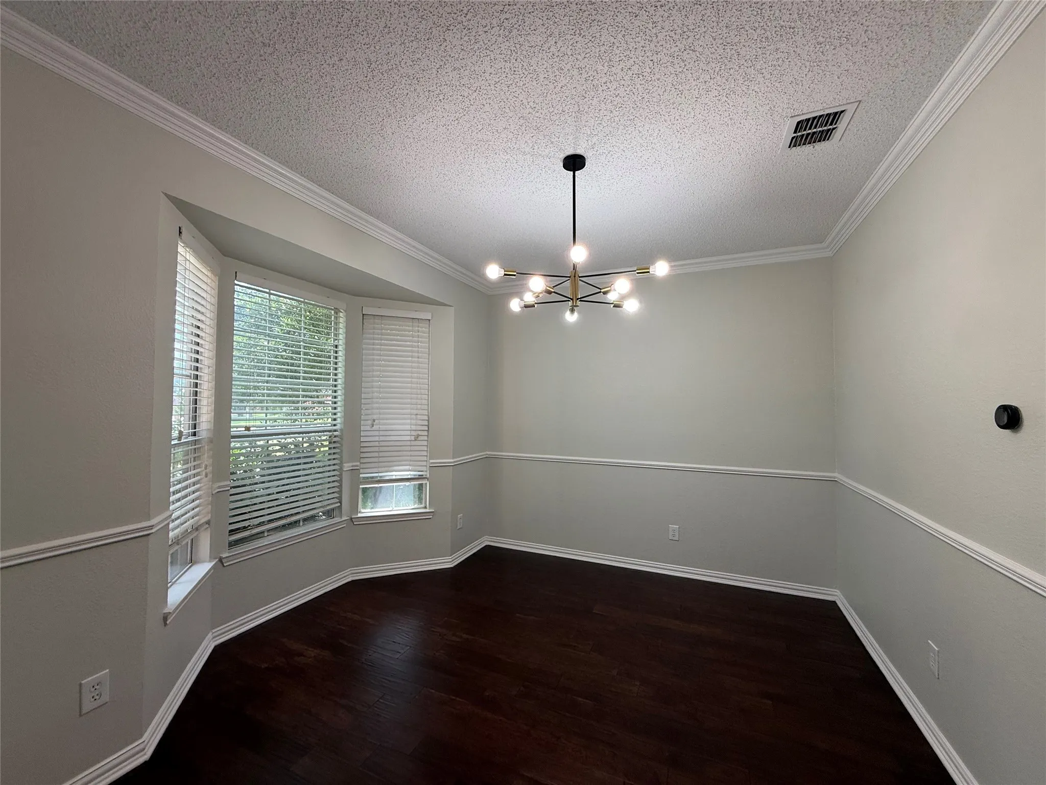 Single Family Residence For Rent in Collin County , 10700 Jackson, Frisco, Texas 75035, 3 Bedroom, 3 Bathroom, 2 Garage spaces, 2,680 Sqft, built in 1994, mls#21289488, Real Estate Agent in Frisco, Homes For Rent in Collin county, Homes For Rent in Frisco, Realtor in Frisco Texas, Real Estate Brokerage Independent Realty Texas, Luminita Cordes Realtor