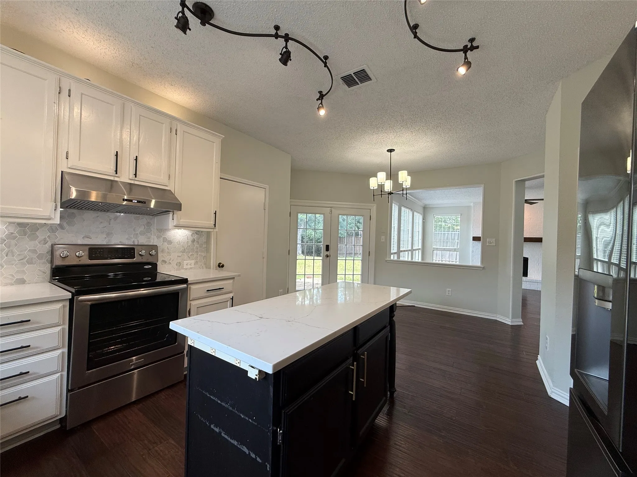 Single Family Residence For Rent in Collin County , 10700 Jackson, Frisco, Texas 75035, 3 Bedroom, 3 Bathroom, 2 Garage spaces, 2,680 Sqft, built in 1994, mls#21289488, Real Estate Agent in Frisco, Homes For Rent in Collin county, Homes For Rent in Frisco, Realtor in Frisco Texas, Real Estate Brokerage Independent Realty Texas, Luminita Cordes Realtor