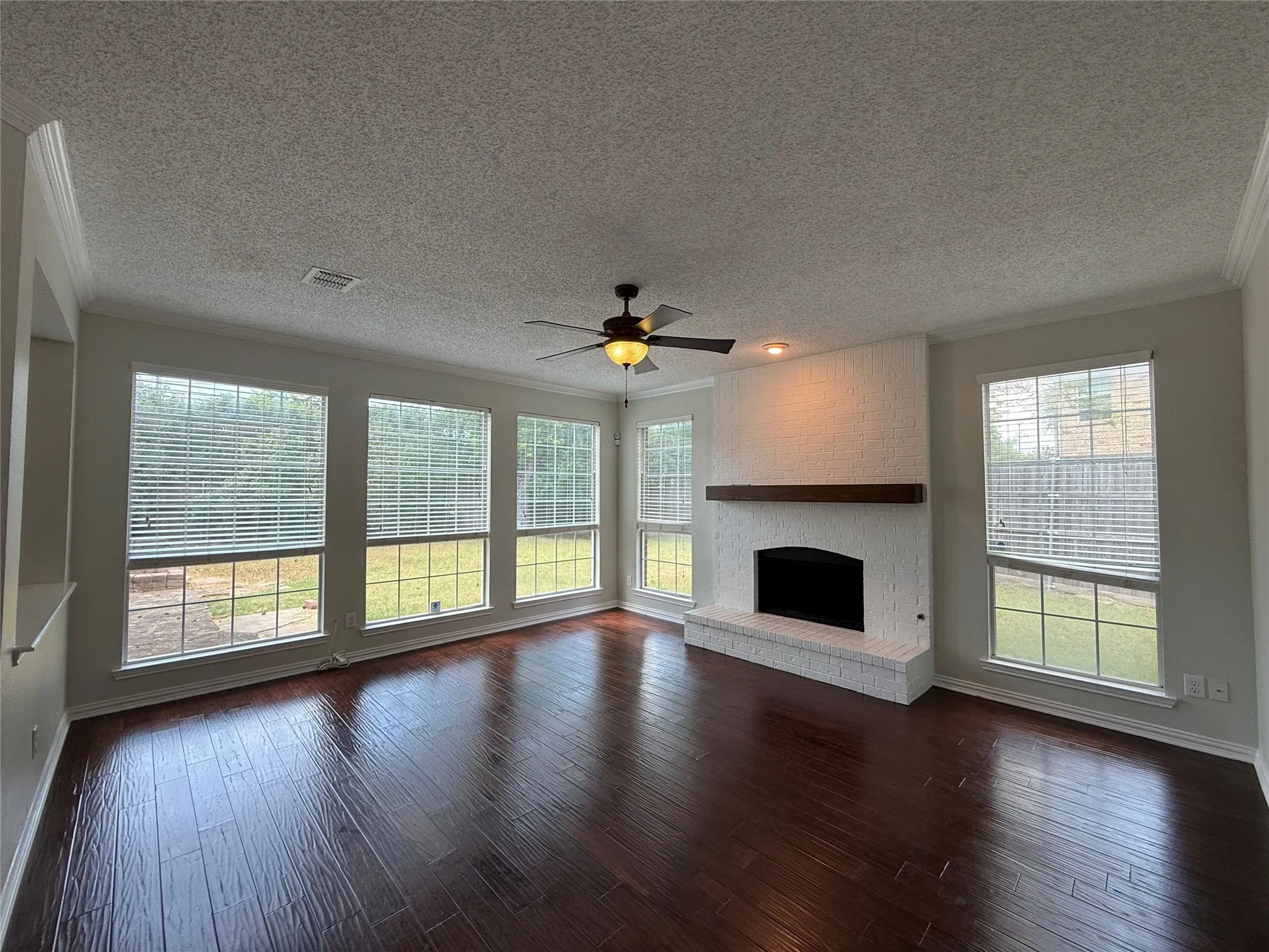 Single Family Residence For Rent in Collin County , 10700 Jackson, Frisco, Texas 75035, 3 Bedroom, 3 Bathroom, 2 Garage spaces, 2,680 Sqft, built in 1994, mls#21289488, Real Estate Agent in Frisco, Homes For Rent in Collin county, Homes For Rent in Frisco, Realtor in Frisco Texas, Real Estate Brokerage Independent Realty Texas, Luminita Cordes Realtor