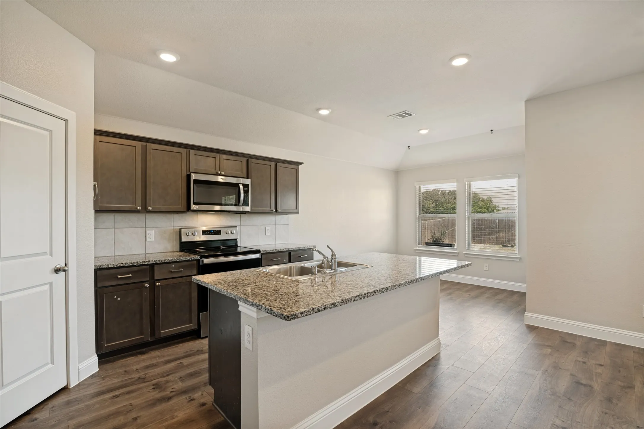 Single Family Residence For Sale in Dallas County , 2910 Rowland Drive, Seagoville, Texas 75159, 3 Bedroom, 2 Bathroom, 2 Garage spaces, 1,450 Sqft, built in 2020, Price $250,000, mls#21287317, Real Estate Agent in Seagoville, Homes For Sale in Dallas county, Homes For Sale in Seagoville, Realtor in Seagoville Texas, Real Estate Brokerage Independent Realty Texas, Luminita Cordes Realtor