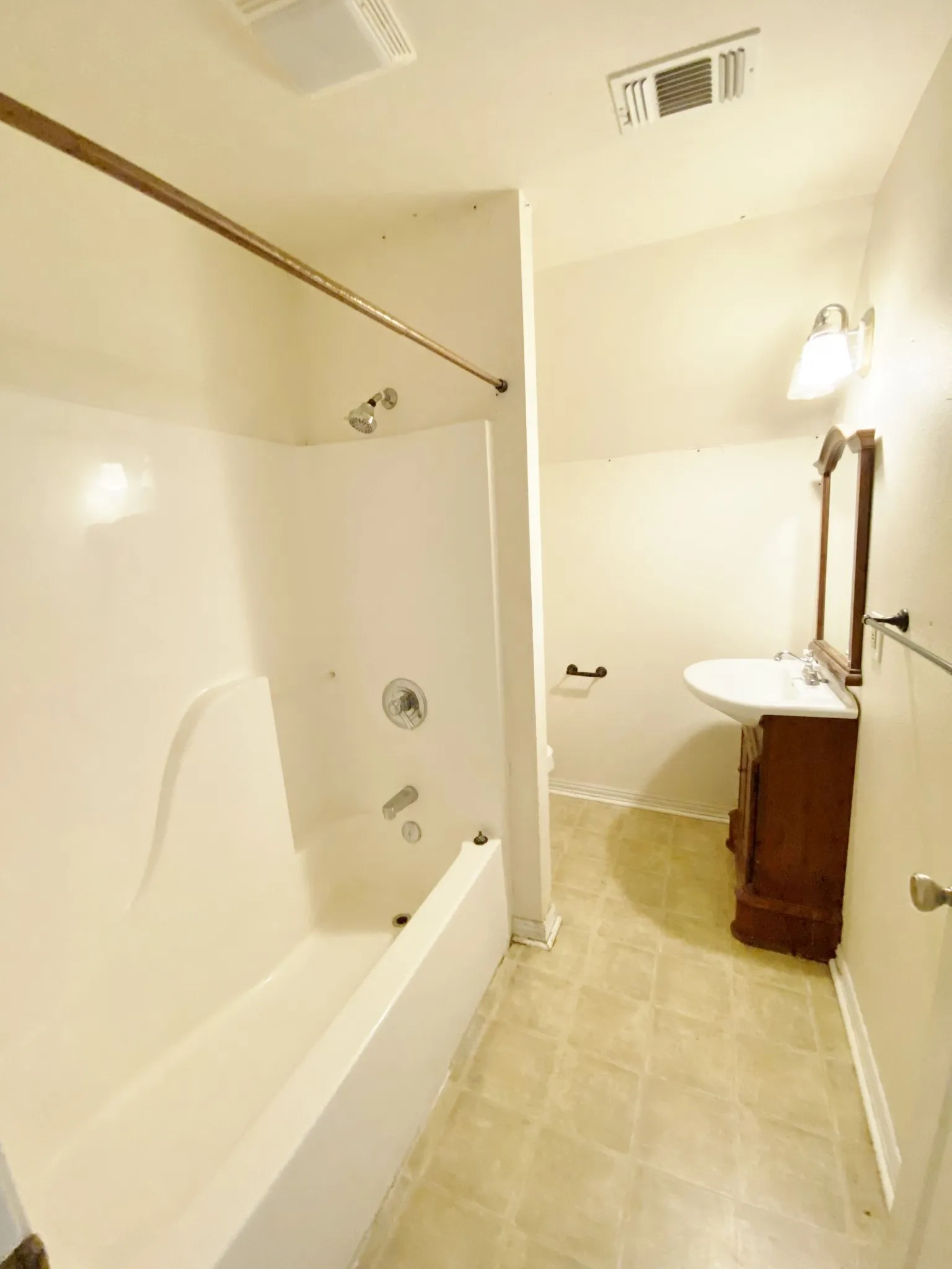 Single Family Residence For Sale in Titus County , 409 CR 3060, Mt Pleasant, Texas 75455, 3 Bedroom, 2 Bathroom, 2 Garage spaces, 1,649 Sqft, built in 2007, mls#21295499, Real Estate Agent in Mt Pleasant, Homes For Sale in Titus county, Homes For Sale in Mt Pleasant, Realtor in Mt Pleasant Texas, Real Estate Brokerage Independent Realty Texas, Luminita Cordes Realtor