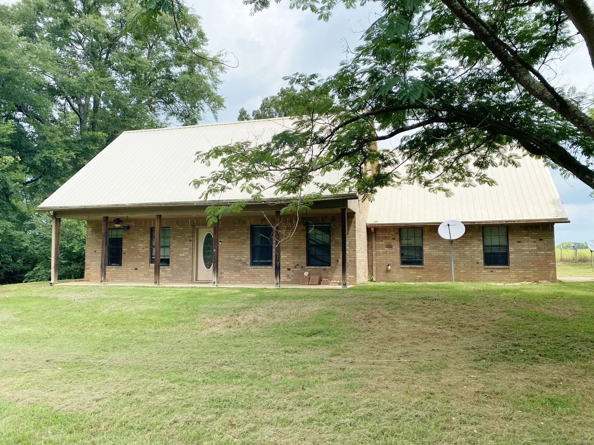 Single Family Residence For Sale in Titus County , 409 CR 3060, Mt Pleasant, Texas 75455, 3 Bedroom, 2 Bathroom, 2 Garage spaces, 1,649 Sqft, built in 2007, mls#21295499, Real Estate Agent in Mt Pleasant, Homes For Sale in Titus county, Homes For Sale in Mt Pleasant, Realtor in Mt Pleasant Texas, Real Estate Brokerage Independent Realty Texas, Luminita Cordes Realtor