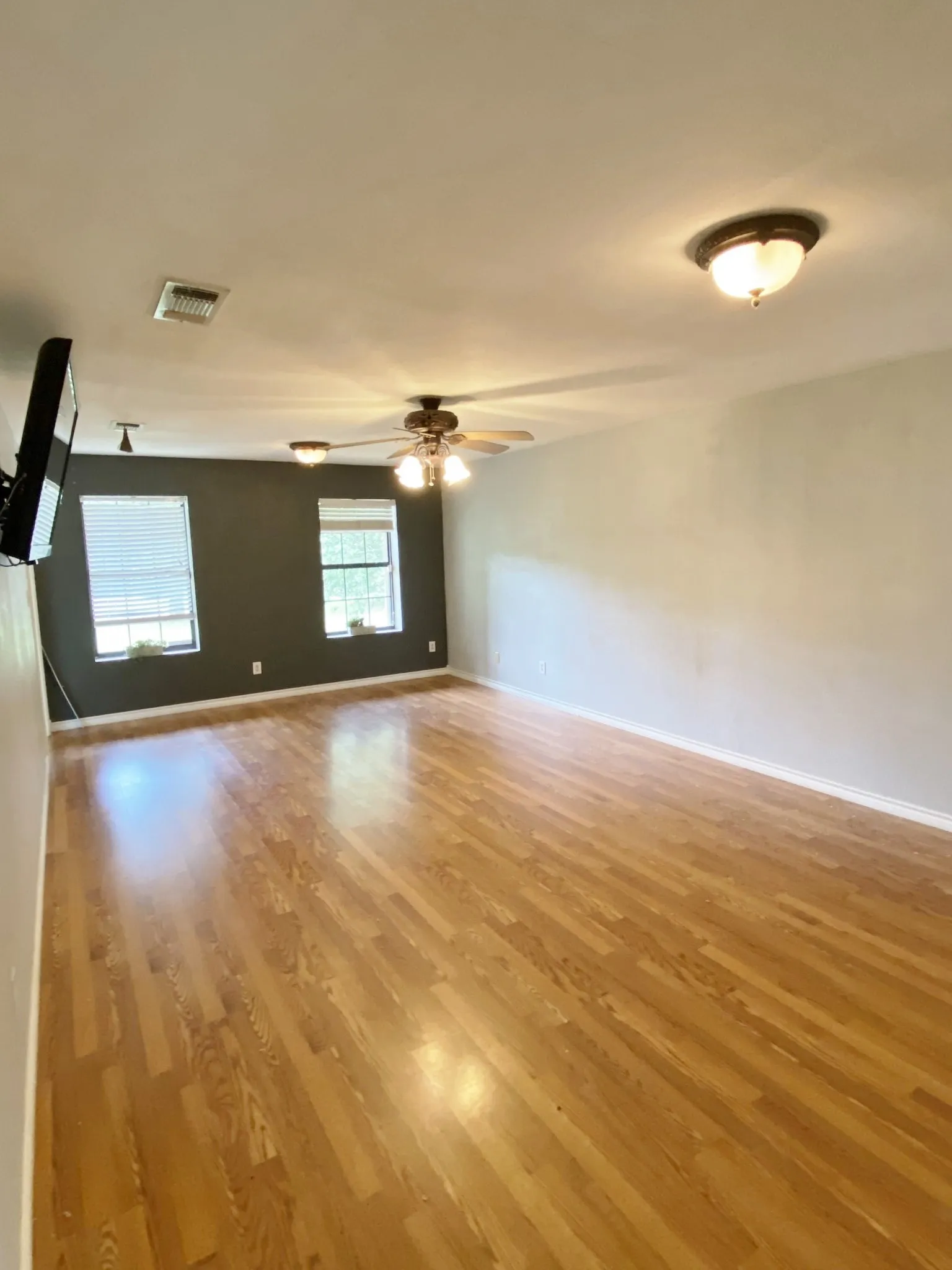 Single Family Residence For Sale in Titus County , 409 CR 3060, Mt Pleasant, Texas 75455, 3 Bedroom, 2 Bathroom, 2 Garage spaces, 1,649 Sqft, built in 2007, mls#21295499, Real Estate Agent in Mt Pleasant, Homes For Sale in Titus county, Homes For Sale in Mt Pleasant, Realtor in Mt Pleasant Texas, Real Estate Brokerage Independent Realty Texas, Luminita Cordes Realtor