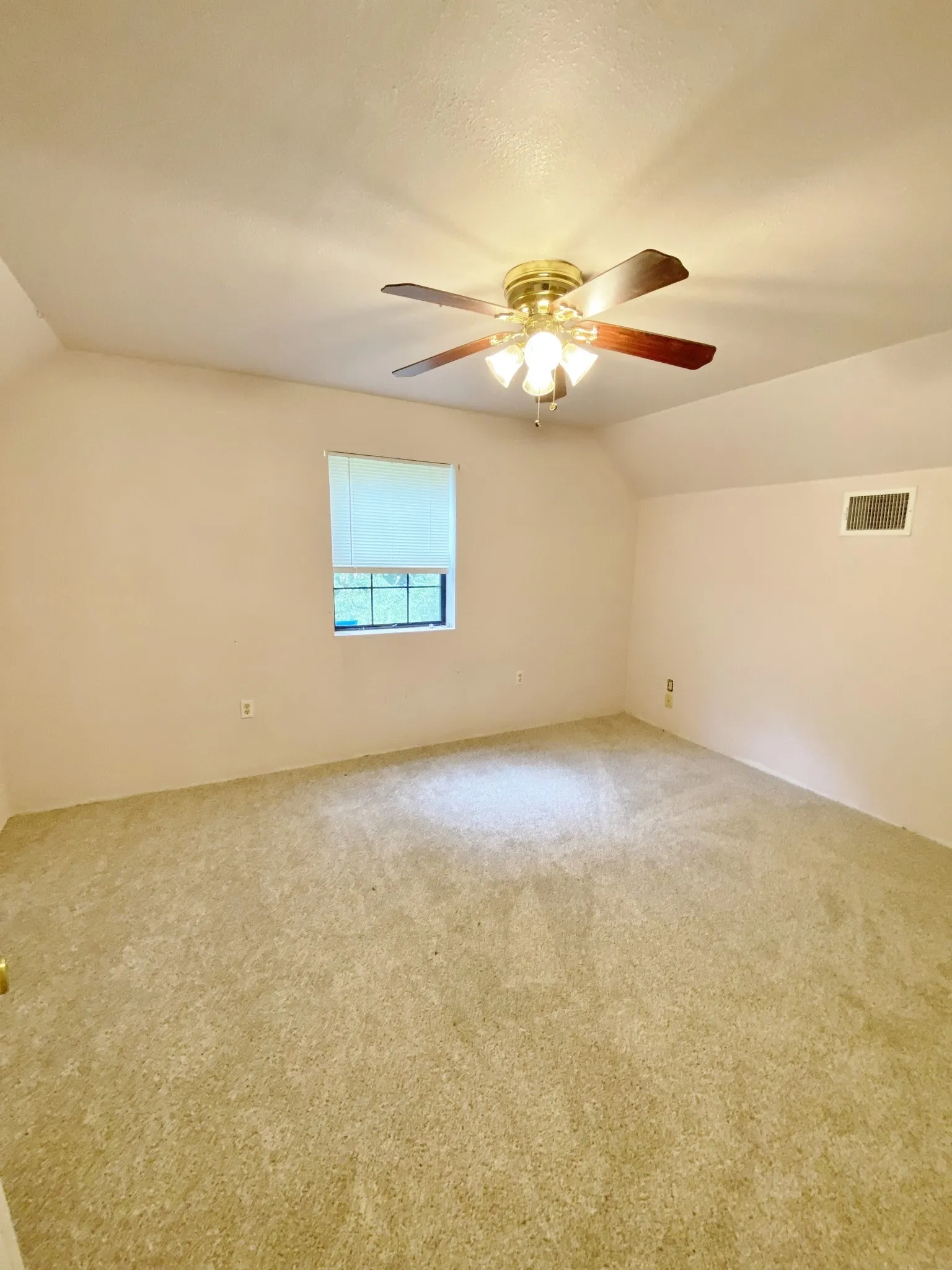 Single Family Residence For Sale in Titus County , 409 CR 3060, Mt Pleasant, Texas 75455, 3 Bedroom, 2 Bathroom, 2 Garage spaces, 1,649 Sqft, built in 2007, mls#21295499, Real Estate Agent in Mt Pleasant, Homes For Sale in Titus county, Homes For Sale in Mt Pleasant, Realtor in Mt Pleasant Texas, Real Estate Brokerage Independent Realty Texas, Luminita Cordes Realtor
