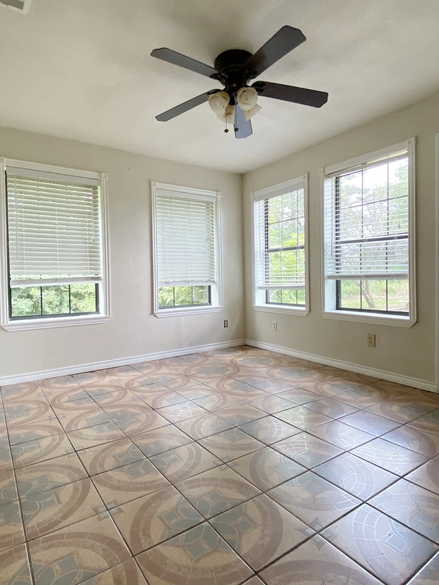 Single Family Residence For Sale in Titus County , 409 CR 3060, Mt Pleasant, Texas 75455, 3 Bedroom, 2 Bathroom, 2 Garage spaces, 1,649 Sqft, built in 2007, mls#21295499, Real Estate Agent in Mt Pleasant, Homes For Sale in Titus county, Homes For Sale in Mt Pleasant, Realtor in Mt Pleasant Texas, Real Estate Brokerage Independent Realty Texas, Luminita Cordes Realtor