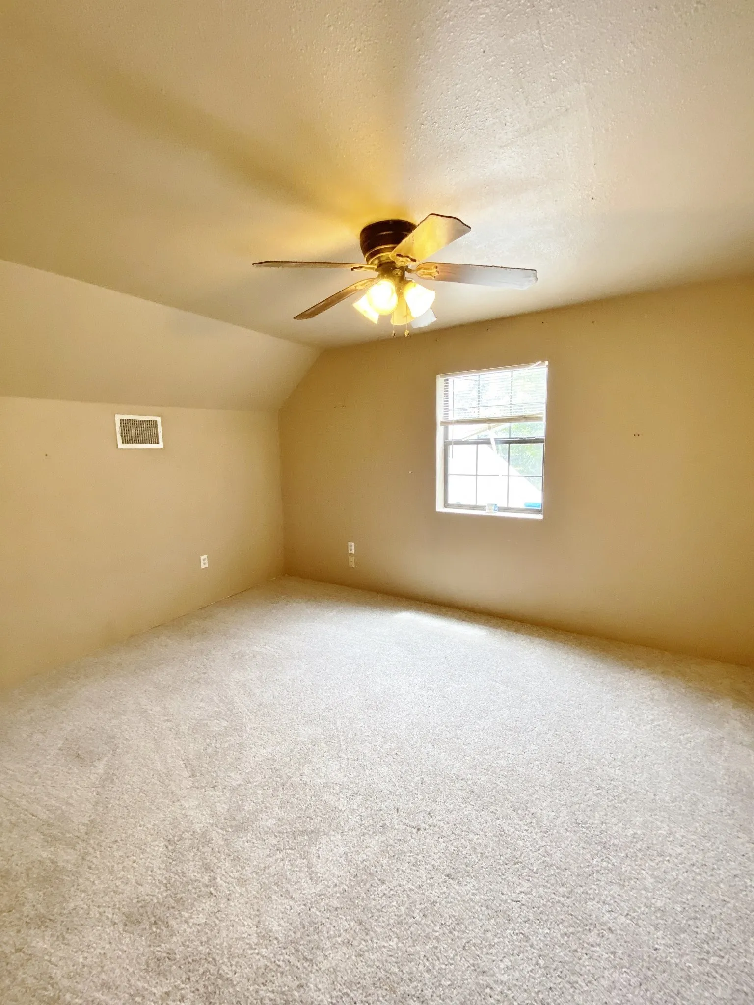 Single Family Residence For Sale in Titus County , 409 CR 3060, Mt Pleasant, Texas 75455, 3 Bedroom, 2 Bathroom, 2 Garage spaces, 1,649 Sqft, built in 2007, mls#21295499, Real Estate Agent in Mt Pleasant, Homes For Sale in Titus county, Homes For Sale in Mt Pleasant, Realtor in Mt Pleasant Texas, Real Estate Brokerage Independent Realty Texas, Luminita Cordes Realtor