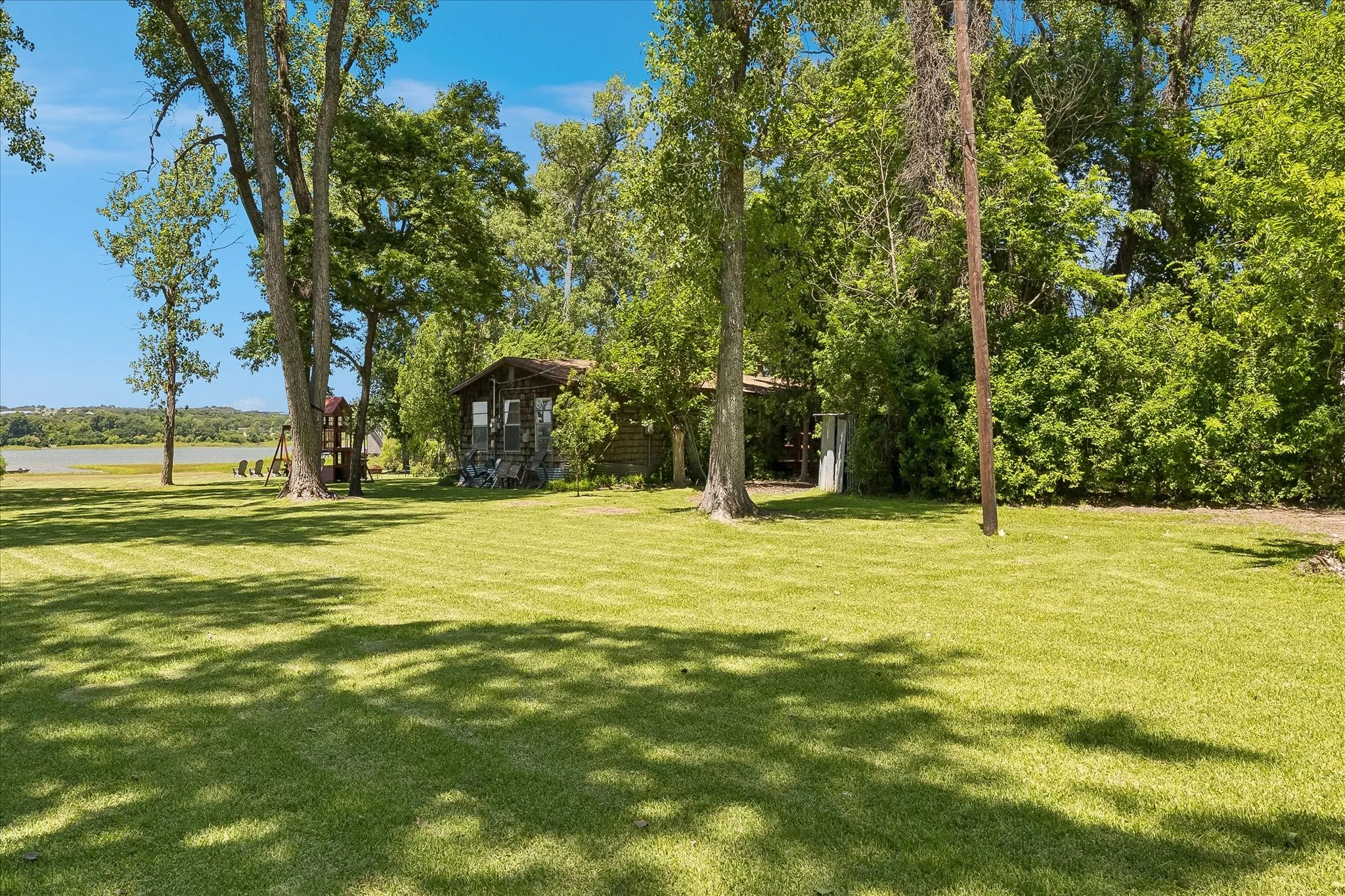 Single Family Residence For Sale in Parker County , 2435 E Lake Drive, Weatherford, Texas 76087, 3 Bedroom, 2 Bathroom, Garage spaces, 1,260 Sqft, built in 1960, mls#21288342, Real Estate Agent in Weatherford, Homes For Sale in Parker county, Homes For Sale in Weatherford, Realtor in Weatherford Texas, Real Estate Brokerage Independent Realty Texas, Luminita Cordes Realtor