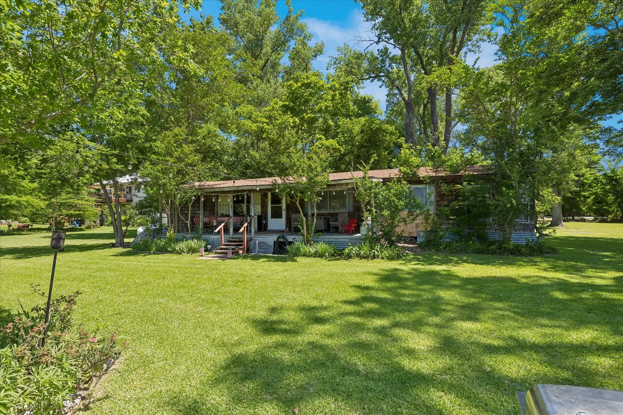 Single Family Residence For Sale in Parker County , 2435 E Lake Drive, Weatherford, Texas 76087, 3 Bedroom, 2 Bathroom, Garage spaces, 1,260 Sqft, built in 1960, mls#21288342, Real Estate Agent in Weatherford, Homes For Sale in Parker county, Homes For Sale in Weatherford, Realtor in Weatherford Texas, Real Estate Brokerage Independent Realty Texas, Luminita Cordes Realtor