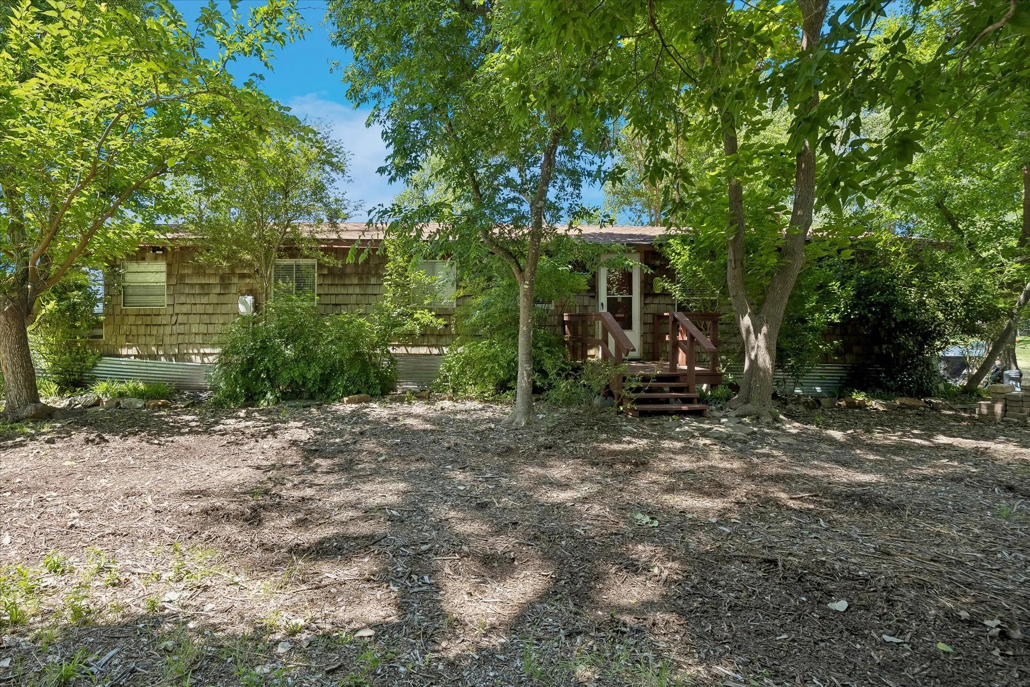 Single Family Residence For Sale in Parker County , 2435 E Lake Drive, Weatherford, Texas 76087, 3 Bedroom, 2 Bathroom, Garage spaces, 1,260 Sqft, built in 1960, mls#21288342, Real Estate Agent in Weatherford, Homes For Sale in Parker county, Homes For Sale in Weatherford, Realtor in Weatherford Texas, Real Estate Brokerage Independent Realty Texas, Luminita Cordes Realtor