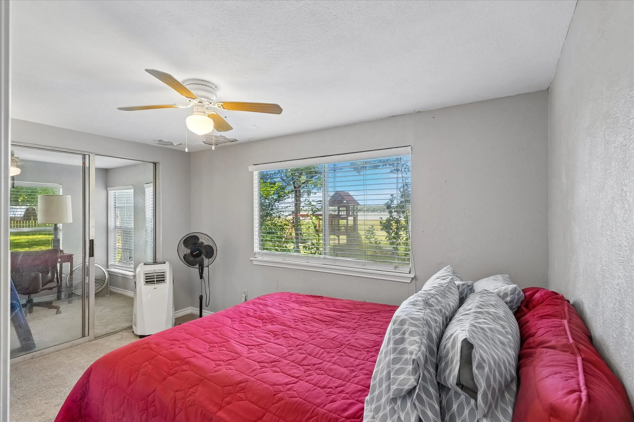 Single Family Residence For Sale in Parker County , 2435 E Lake Drive, Weatherford, Texas 76087, 3 Bedroom, 2 Bathroom, Garage spaces, 1,260 Sqft, built in 1960, mls#21288342, Real Estate Agent in Weatherford, Homes For Sale in Parker county, Homes For Sale in Weatherford, Realtor in Weatherford Texas, Real Estate Brokerage Independent Realty Texas, Luminita Cordes Realtor