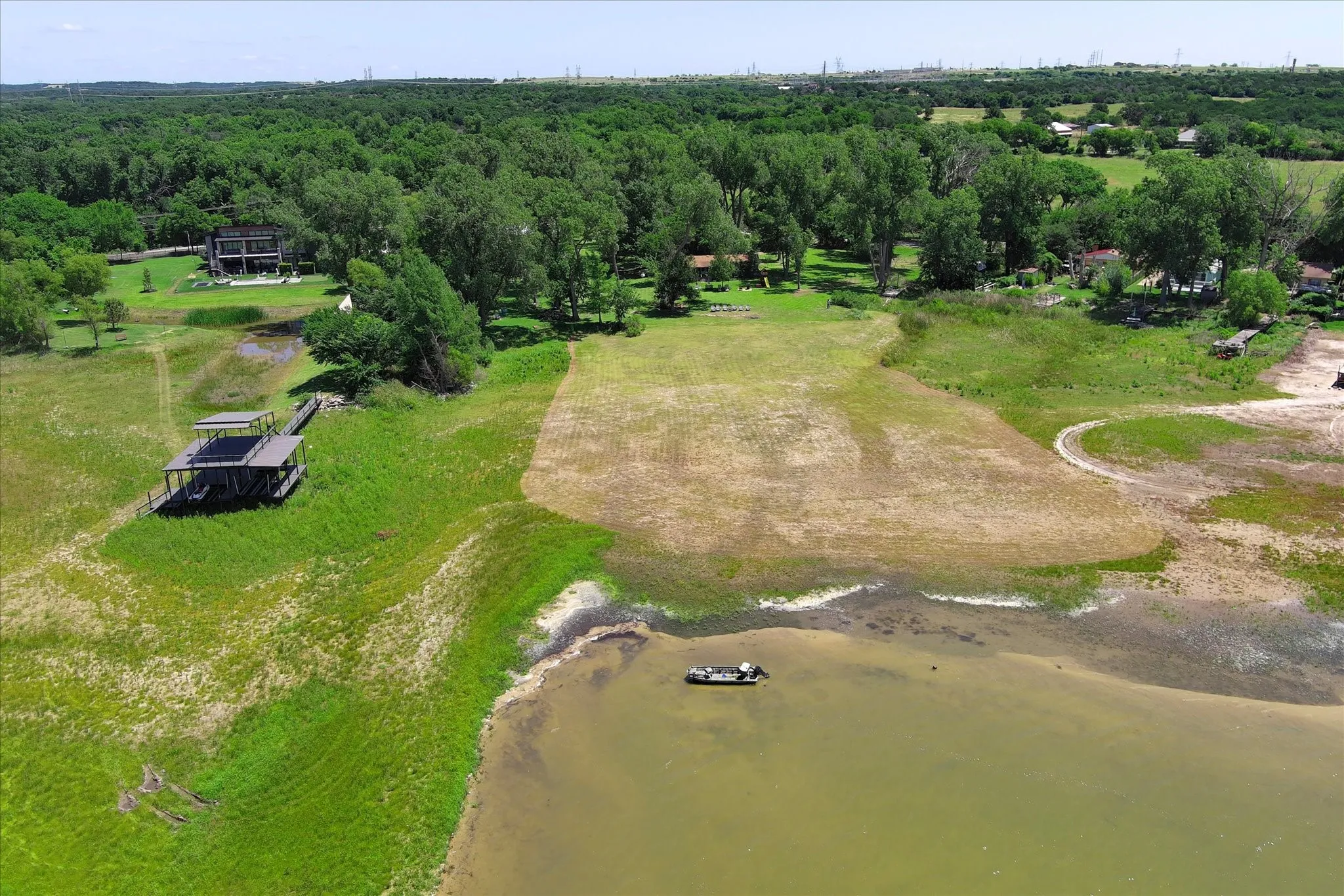 Single Family Residence For Sale in Parker County , 2435 E Lake Drive, Weatherford, Texas 76087, 3 Bedroom, 2 Bathroom, Garage spaces, 1,260 Sqft, built in 1960, mls#21288342, Real Estate Agent in Weatherford, Homes For Sale in Parker county, Homes For Sale in Weatherford, Realtor in Weatherford Texas, Real Estate Brokerage Independent Realty Texas, Luminita Cordes Realtor