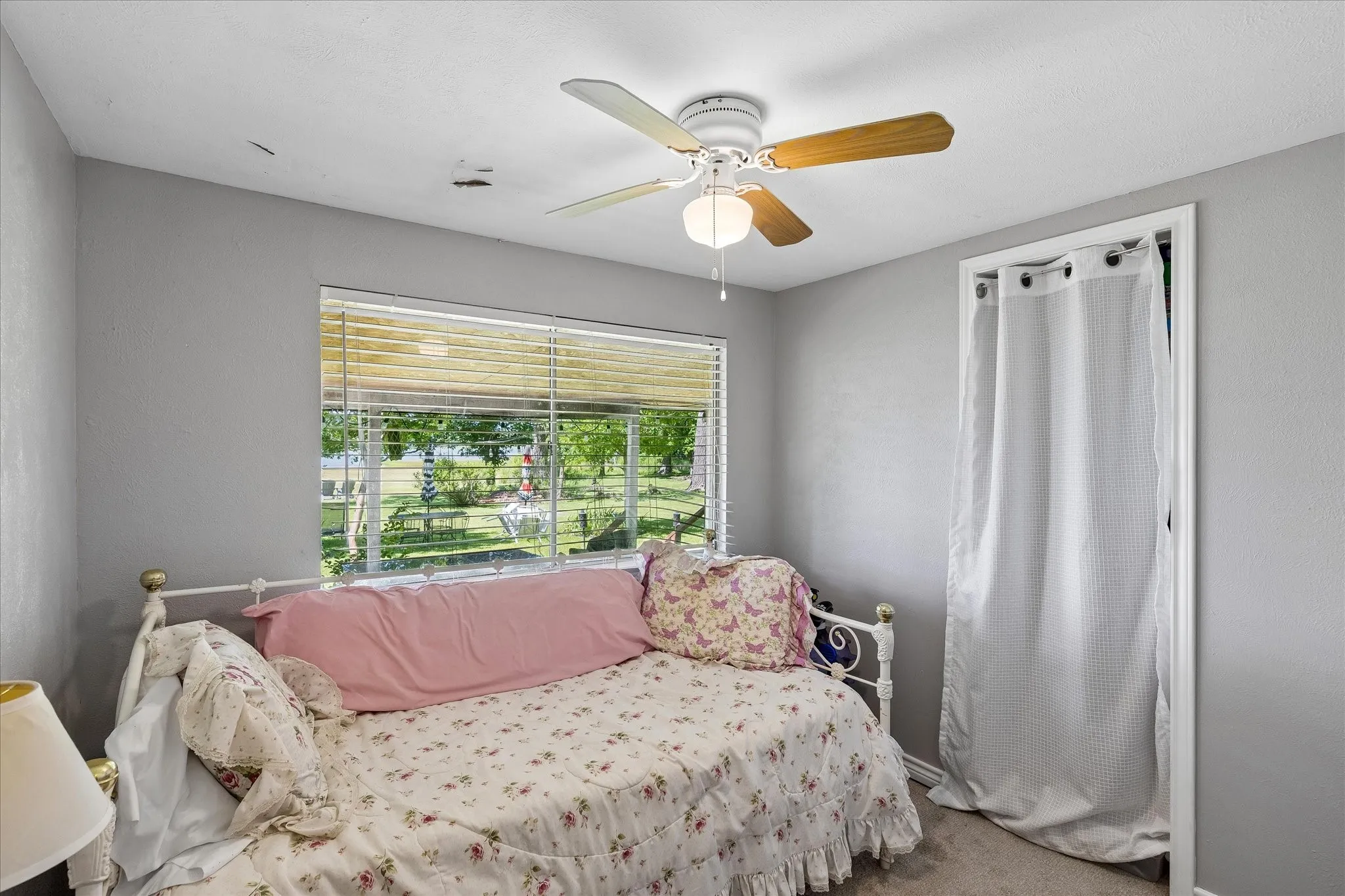 Single Family Residence For Sale in Parker County , 2435 E Lake Drive, Weatherford, Texas 76087, 3 Bedroom, 2 Bathroom, Garage spaces, 1,260 Sqft, built in 1960, mls#21288342, Real Estate Agent in Weatherford, Homes For Sale in Parker county, Homes For Sale in Weatherford, Realtor in Weatherford Texas, Real Estate Brokerage Independent Realty Texas, Luminita Cordes Realtor