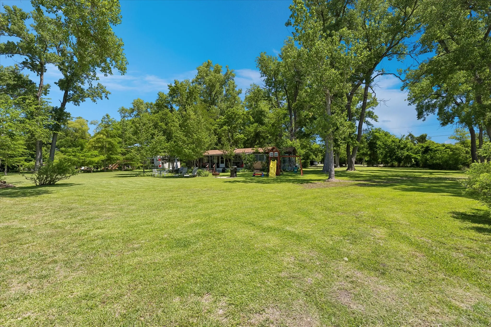 Single Family Residence For Sale in Parker County , 2435 E Lake Drive, Weatherford, Texas 76087, 3 Bedroom, 2 Bathroom, Garage spaces, 1,260 Sqft, built in 1960, mls#21288342, Real Estate Agent in Weatherford, Homes For Sale in Parker county, Homes For Sale in Weatherford, Realtor in Weatherford Texas, Real Estate Brokerage Independent Realty Texas, Luminita Cordes Realtor