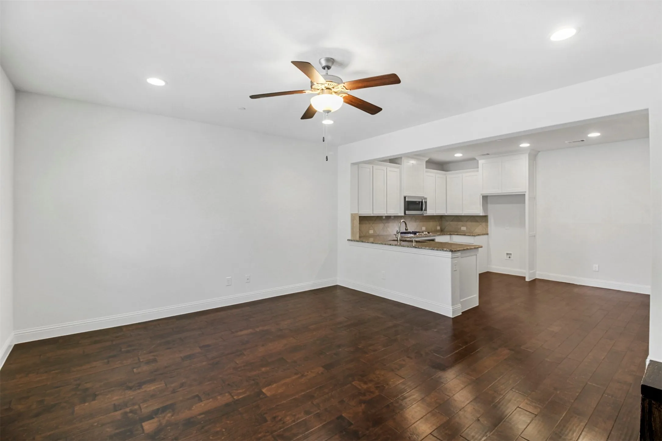 Townhouse For Rent in Collin County , 5208 Mcpherson Lane, Mc Kinney, Texas 75070, 3 Bedroom, 3 Bathroom, 2 Garage spaces, 1,695 Sqft, built in 2018, mls#21295531, Real Estate Agent in Mc Kinney, Homes For Rent in Collin county, Homes For Rent in Mc Kinney, Realtor in Mc Kinney Texas, Real Estate Brokerage Independent Realty Texas, Luminita Cordes Realtor