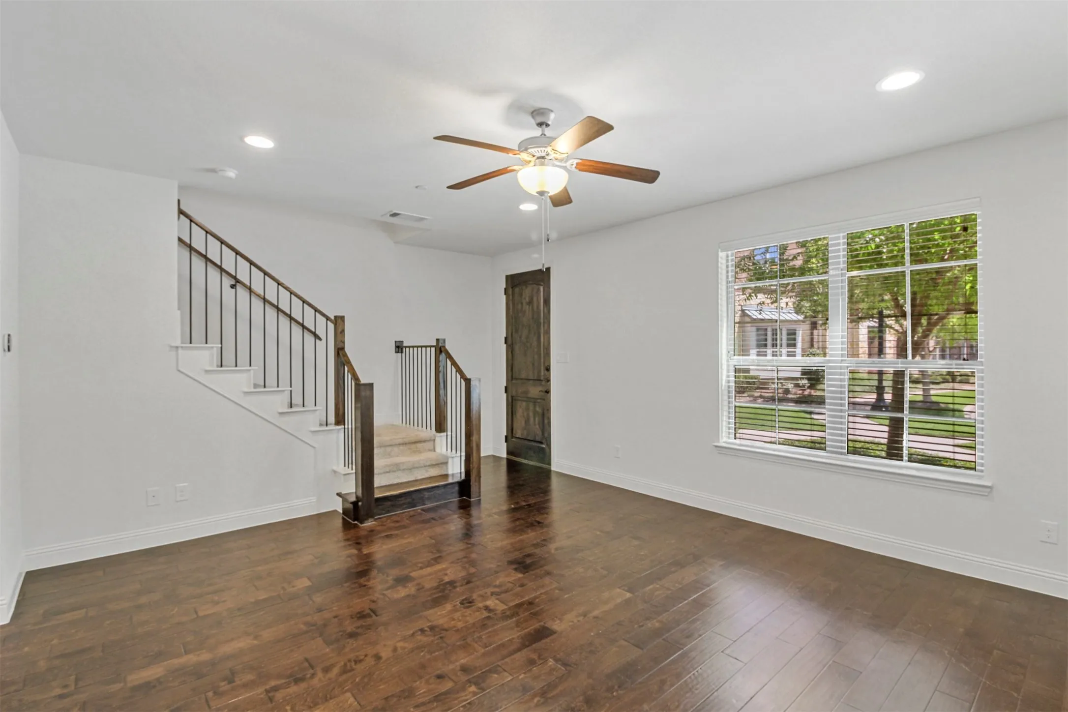 Townhouse For Rent in Collin County , 5208 Mcpherson Lane, Mc Kinney, Texas 75070, 3 Bedroom, 3 Bathroom, 2 Garage spaces, 1,695 Sqft, built in 2018, mls#21295531, Real Estate Agent in Mc Kinney, Homes For Rent in Collin county, Homes For Rent in Mc Kinney, Realtor in Mc Kinney Texas, Real Estate Brokerage Independent Realty Texas, Luminita Cordes Realtor