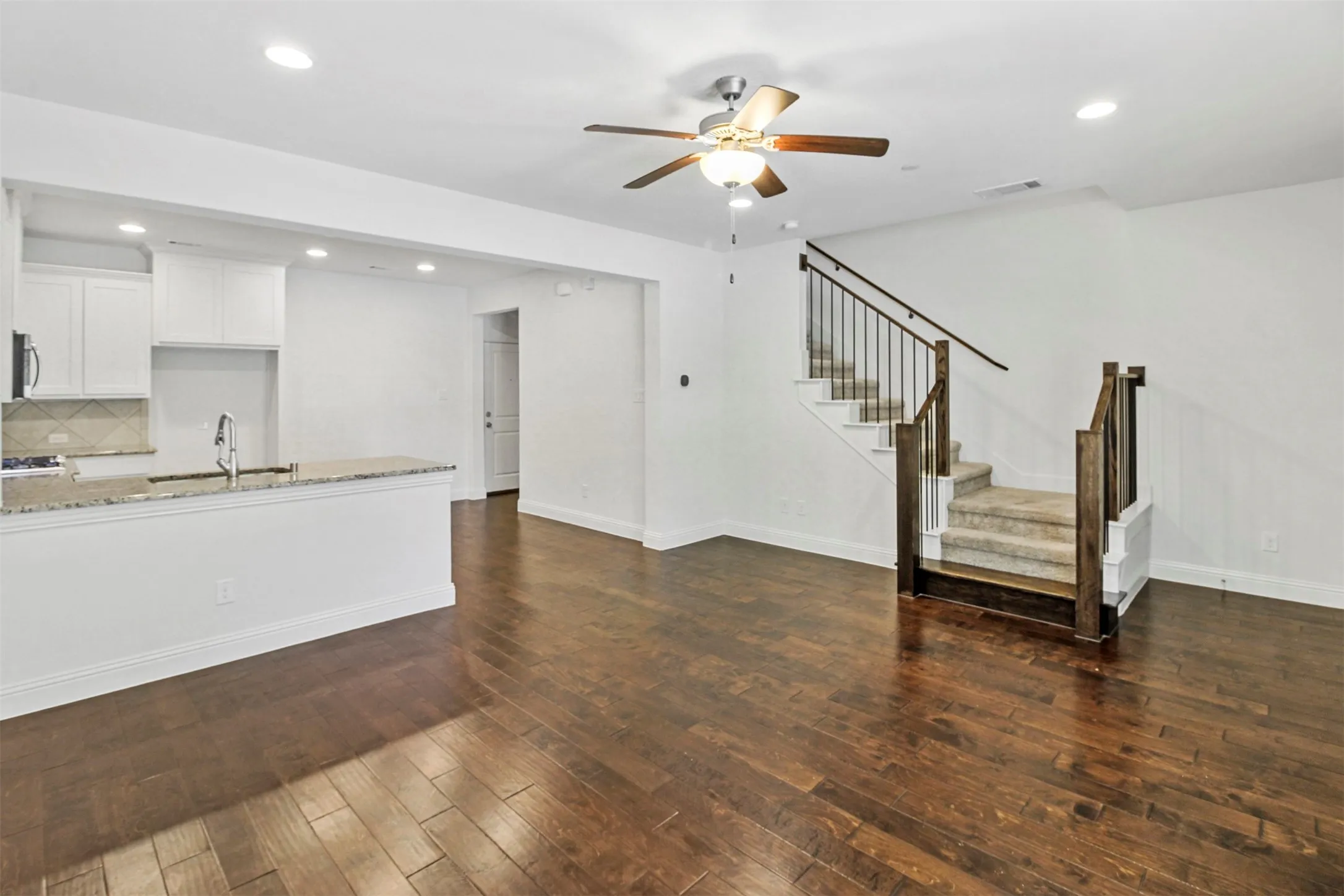 Townhouse For Rent in Collin County , 5208 Mcpherson Lane, Mc Kinney, Texas 75070, 3 Bedroom, 3 Bathroom, 2 Garage spaces, 1,695 Sqft, built in 2018, mls#21295531, Real Estate Agent in Mc Kinney, Homes For Rent in Collin county, Homes For Rent in Mc Kinney, Realtor in Mc Kinney Texas, Real Estate Brokerage Independent Realty Texas, Luminita Cordes Realtor
